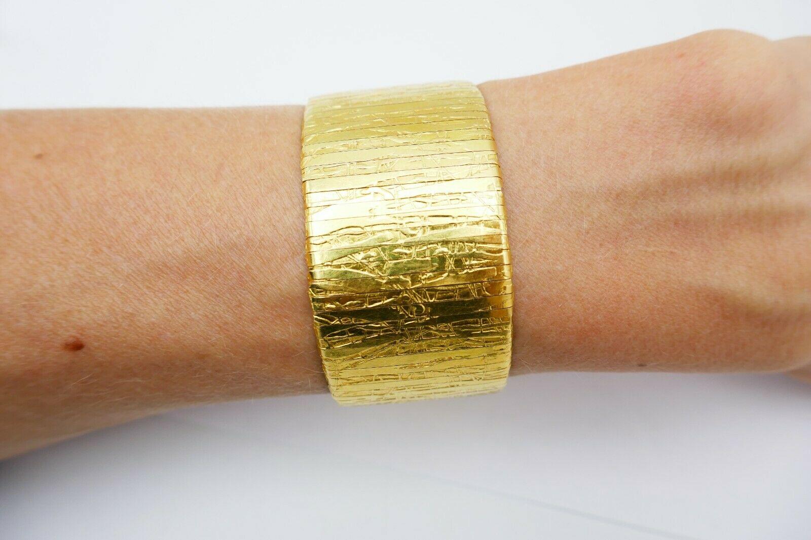 Vintage Textured Yellow Gold German Bracelet In Excellent Condition For Sale In Beverly Hills, CA