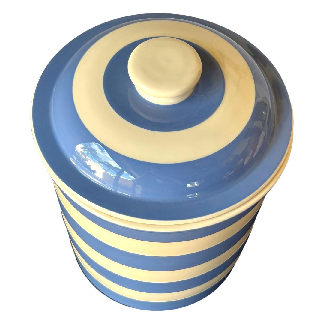 This vintage T.G Green large Cornish Blue Bread Crock/Storage Jar from England is a must-have for any collector of kitchen and home items.  The jar features the iconic Cornishware design with blue and white stripes, and is perfect for storing bread