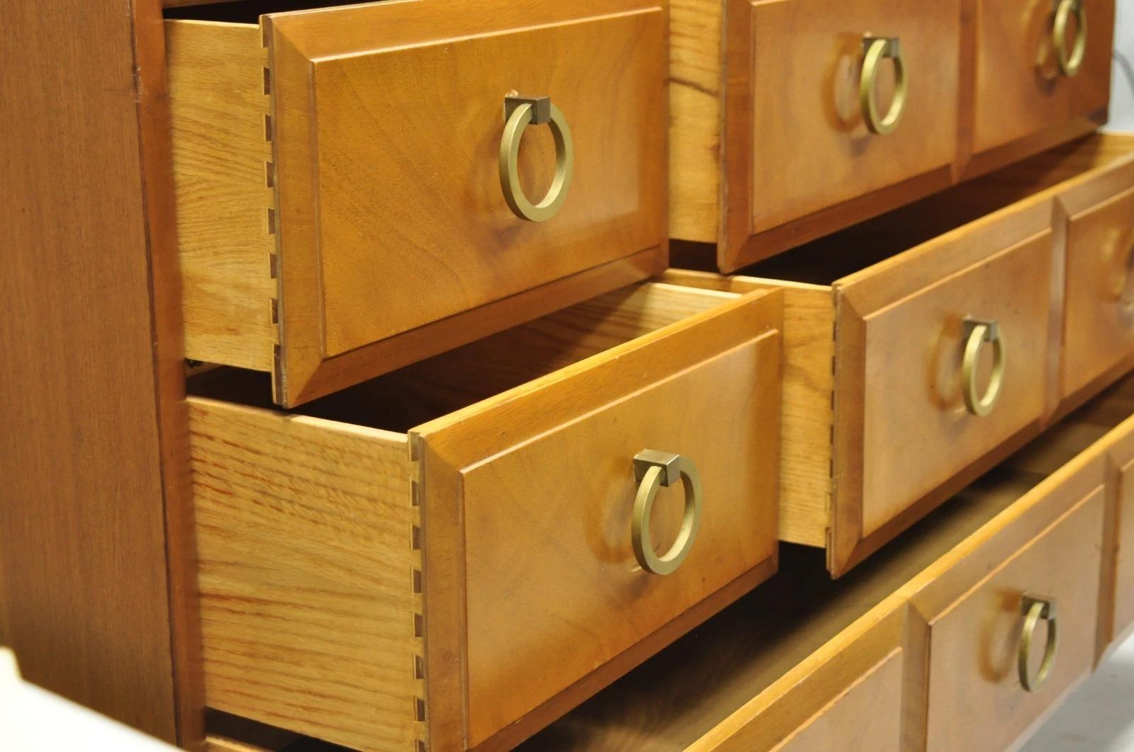 Vintage T.H. Robsjohn Gibbings para Widdicomb Vajilla de caoba con anillo de latón en venta 5