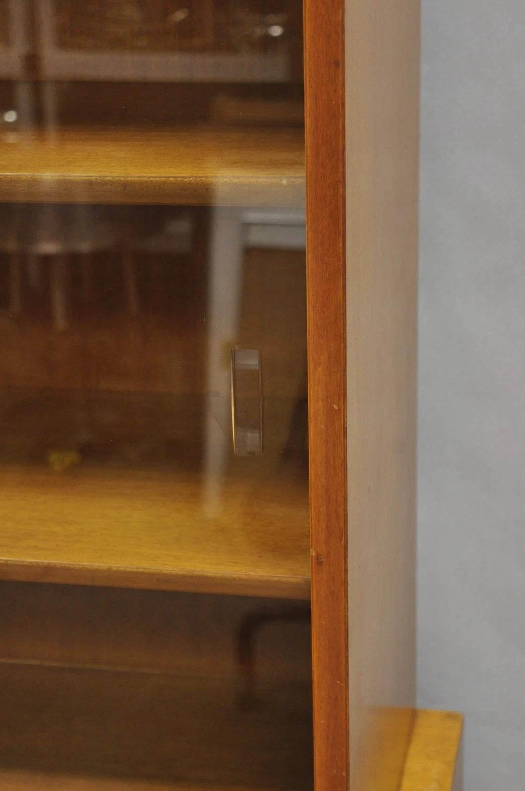 Vintage T.H. Robsjohn Gibbings para Widdicomb Vajilla de caoba con anillo de latón en venta 7