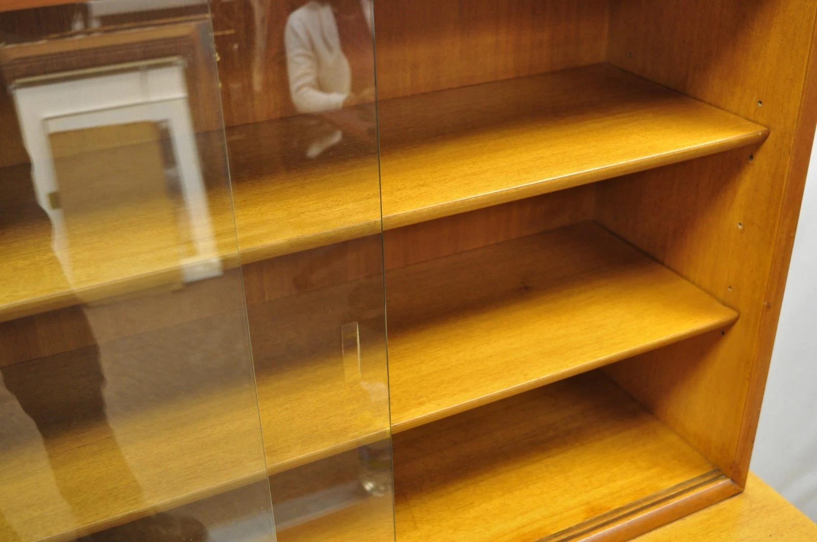 Vintage T.H. Robsjohn Gibbings para Widdicomb Vajilla de caoba con anillo de latón en venta 9