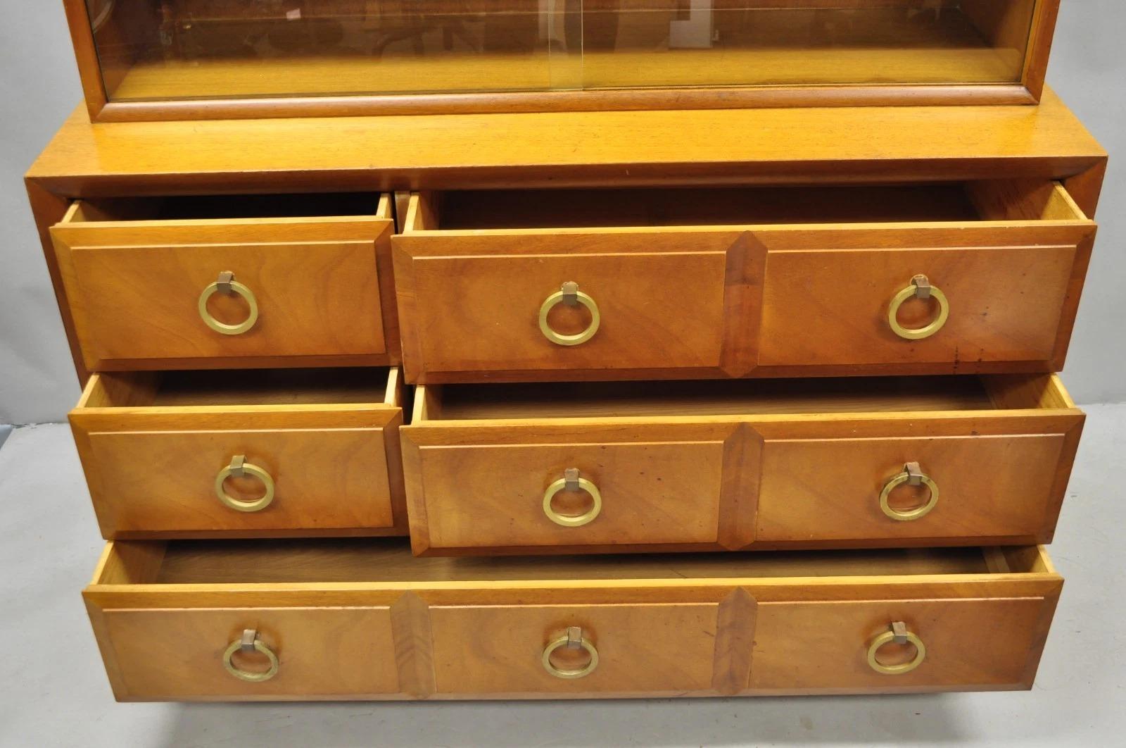 Vintage T.H. Robsjohn Gibbings para Widdicomb Vajilla de caoba con anillo de latón en venta 2