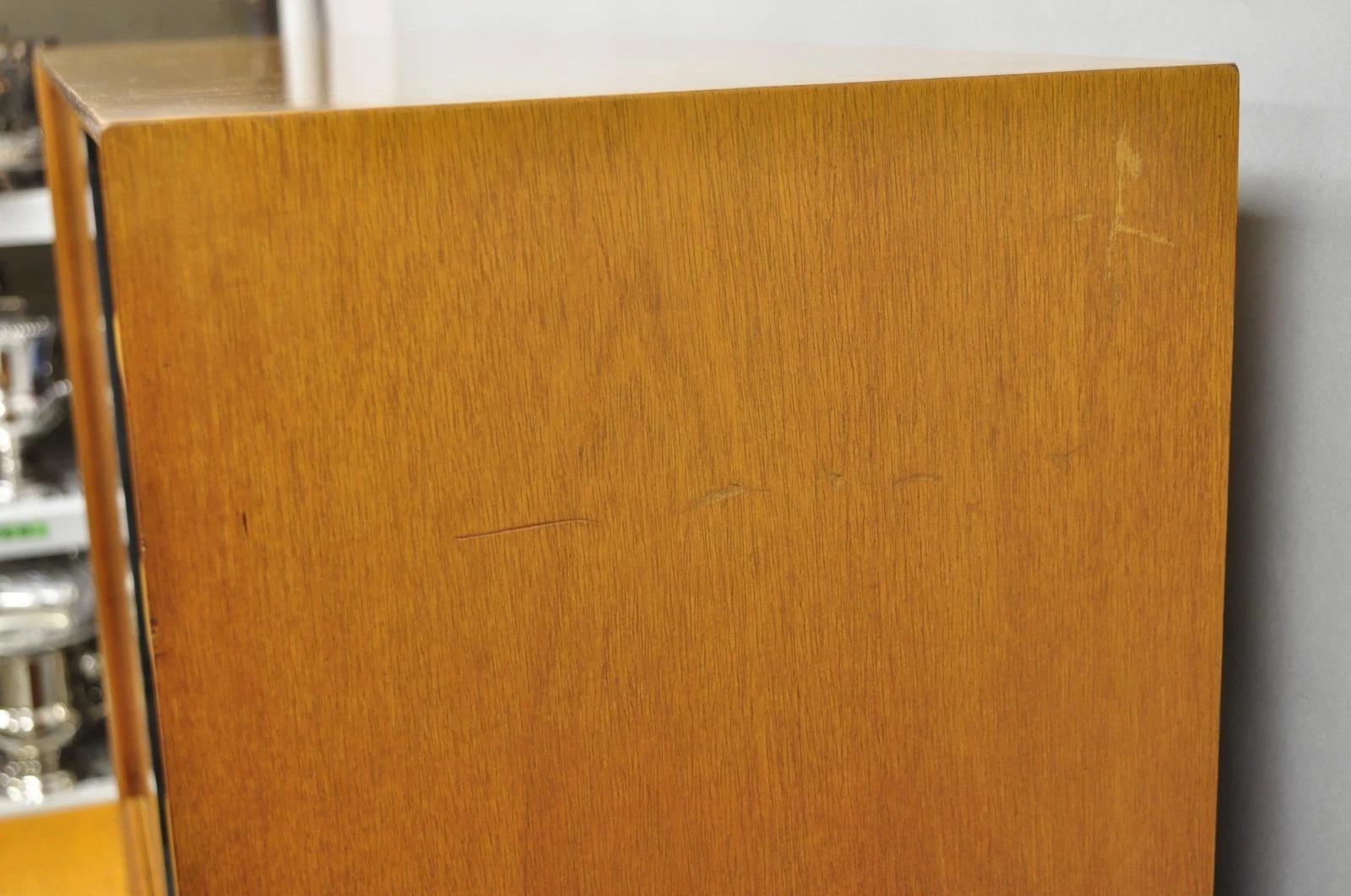 Vintage T.H. Robsjohn Gibbings para Widdicomb Vajilla de caoba con anillo de latón en venta 3