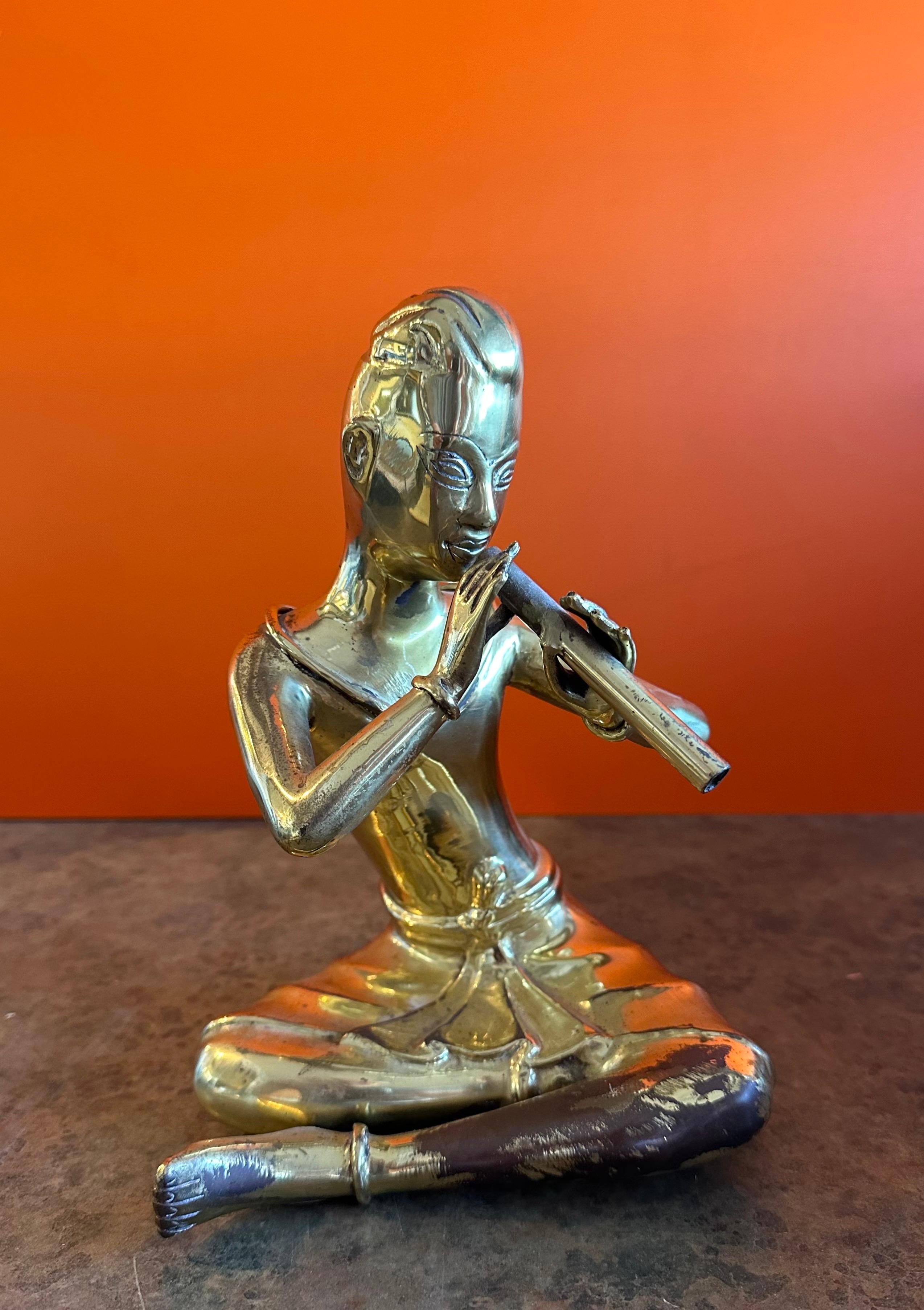 Scultura incantatrice di serpenti in ottone Vintage By In condizioni buone in vendita a San Diego, CA