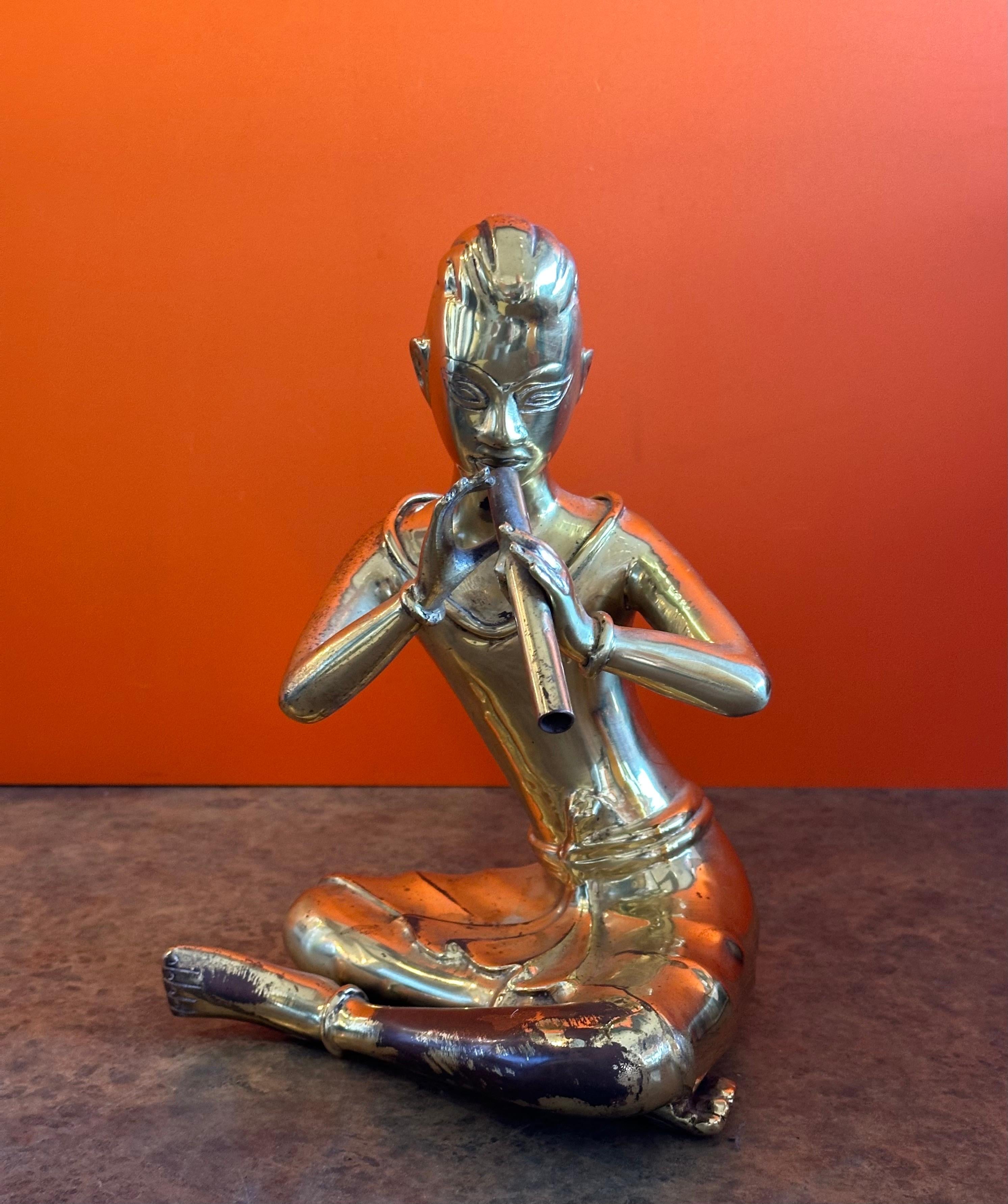 XX secolo Scultura incantatrice di serpenti in ottone Vintage By in vendita
