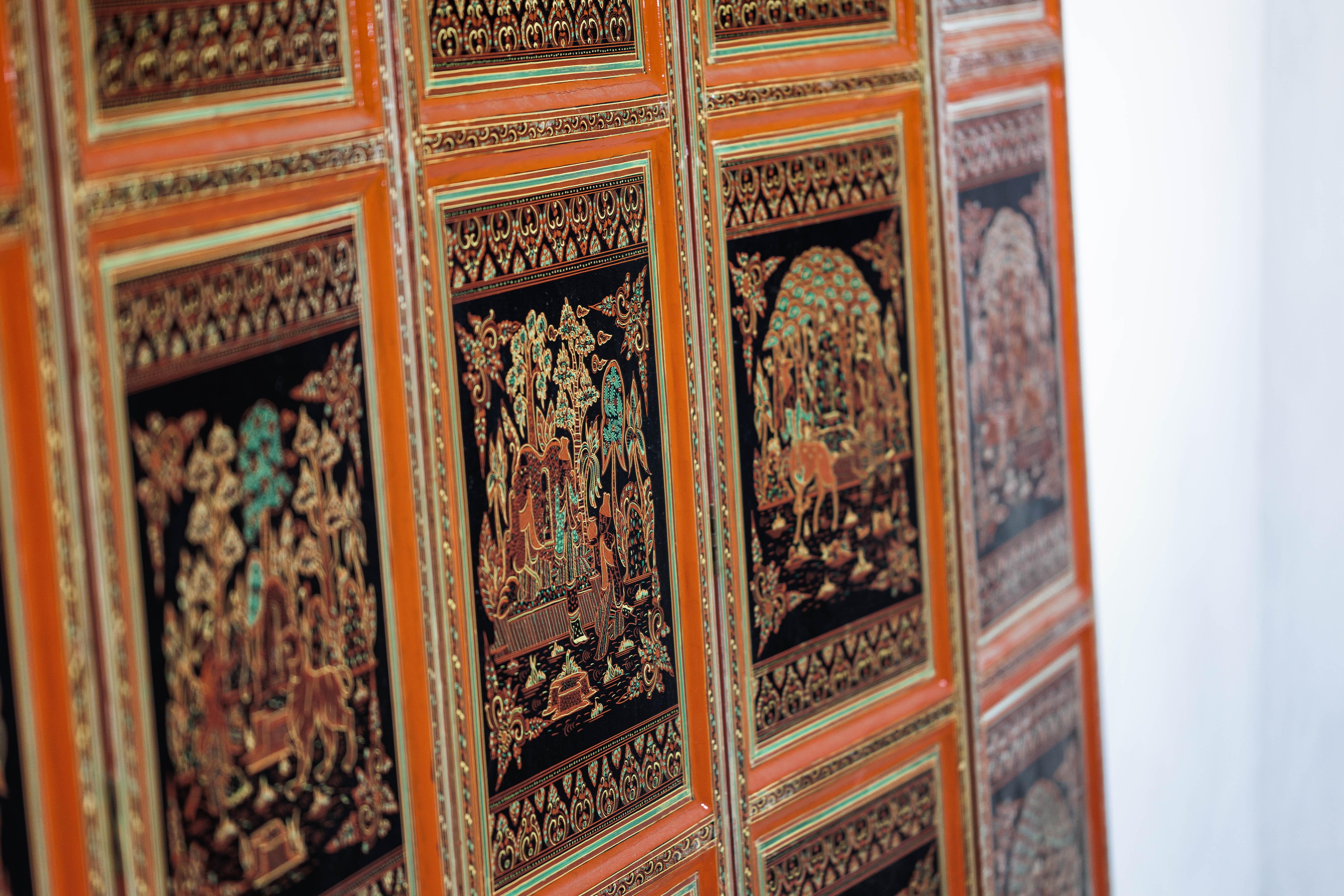 Vintage Thai Five-Panel Lacquered Screen with Gilt Figural and Animal Scenes For Sale 12