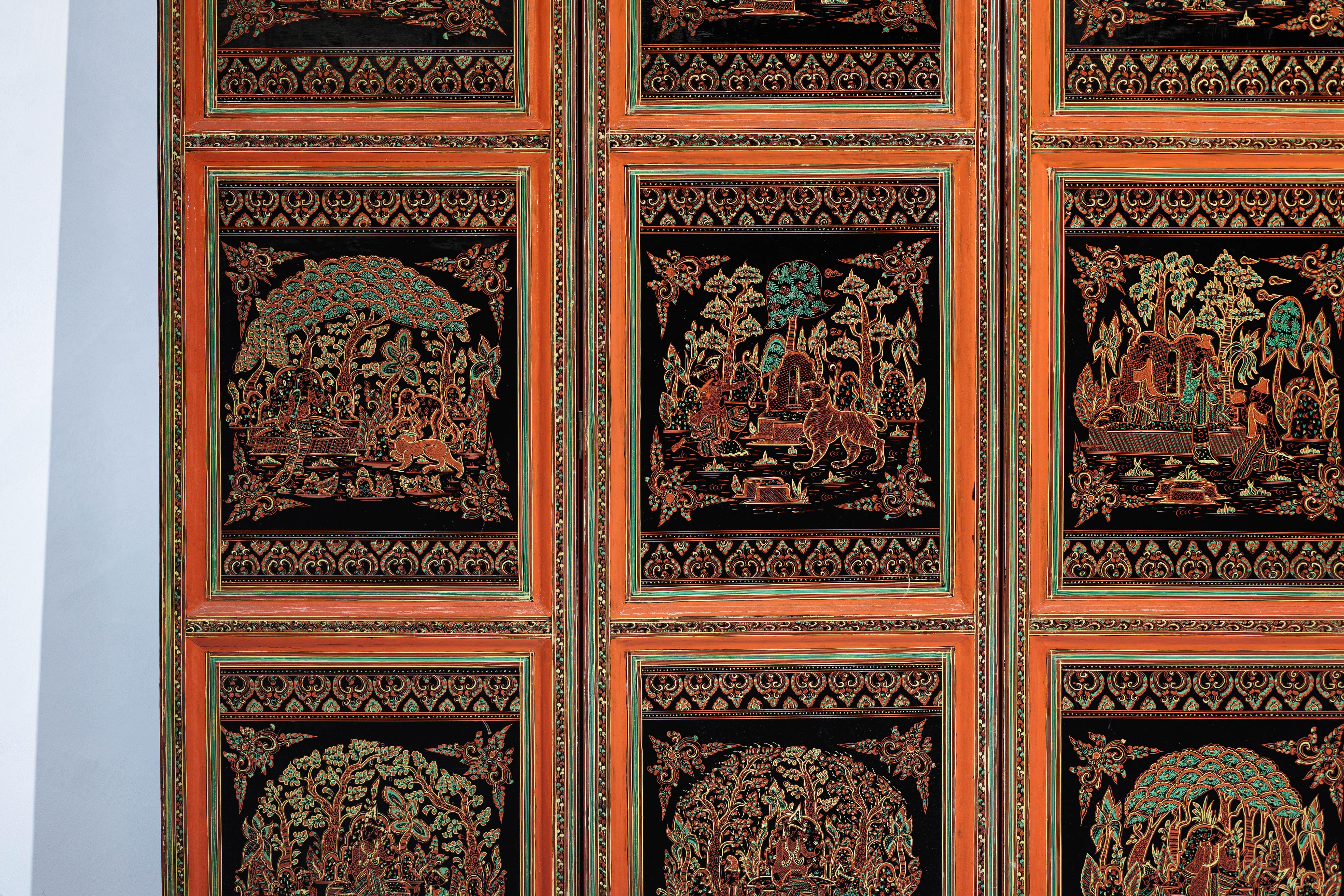 20th Century Vintage Thai Five-Panel Lacquered Screen with Gilt Figural and Animal Scenes For Sale
