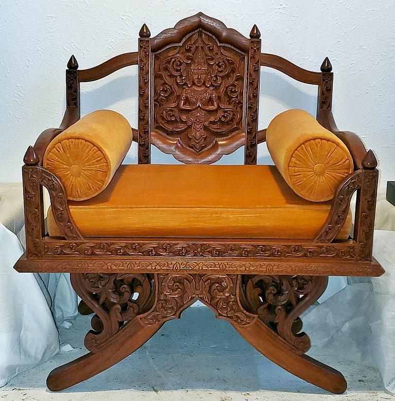 Presenting an early to mid-20th century, vintage Thai Howdah chair from circa 1930-1935.

Stunning carving. Made of teak and in near mint condition.

These types of chairs are known as ‘Howdah’ chairs or sometimes ‘Elephant chairs’ …. This one