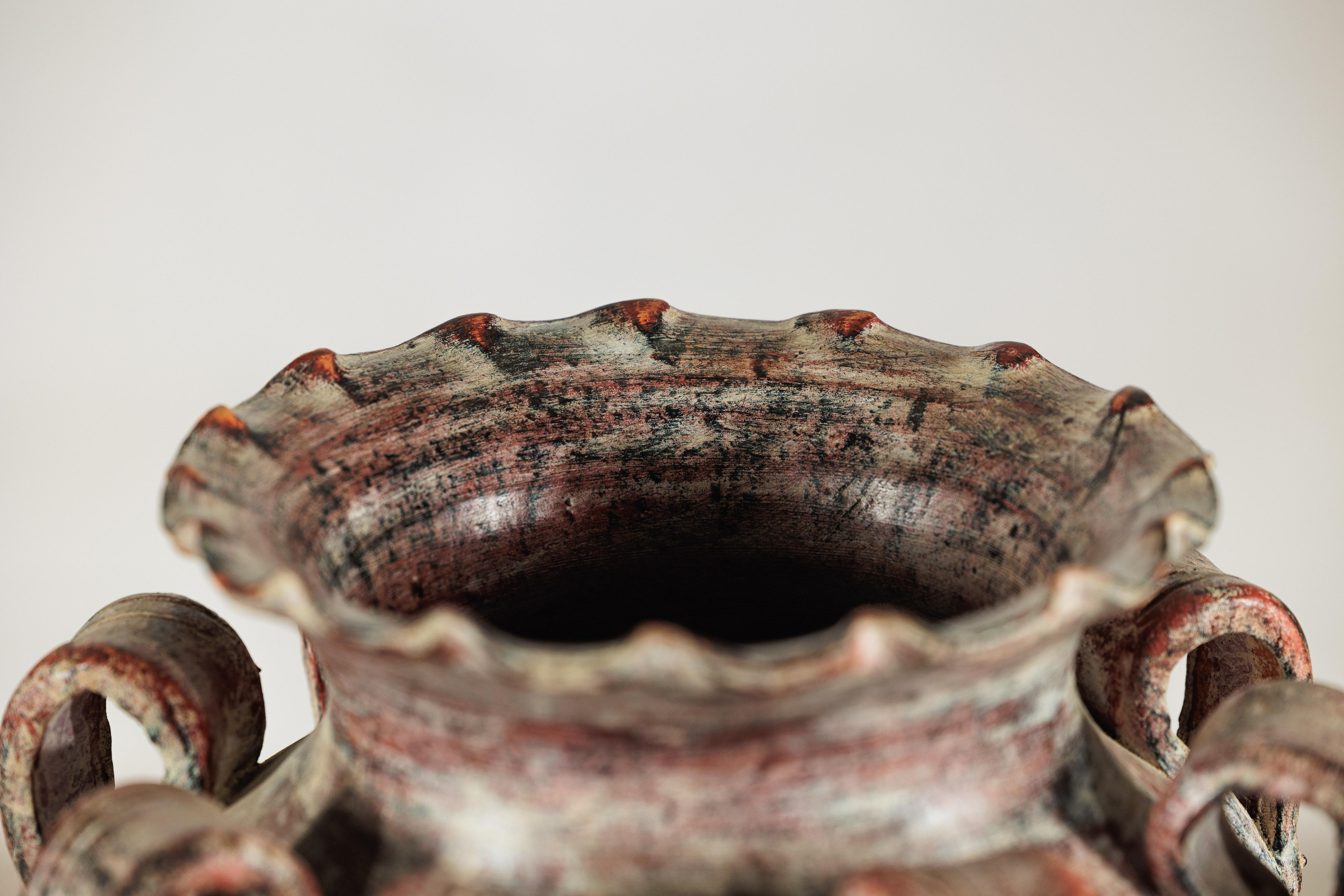 Vaso d'acqua thailandese d'epoca con decorazione a corde, bordo smerlato e manici Looping in vendita 5