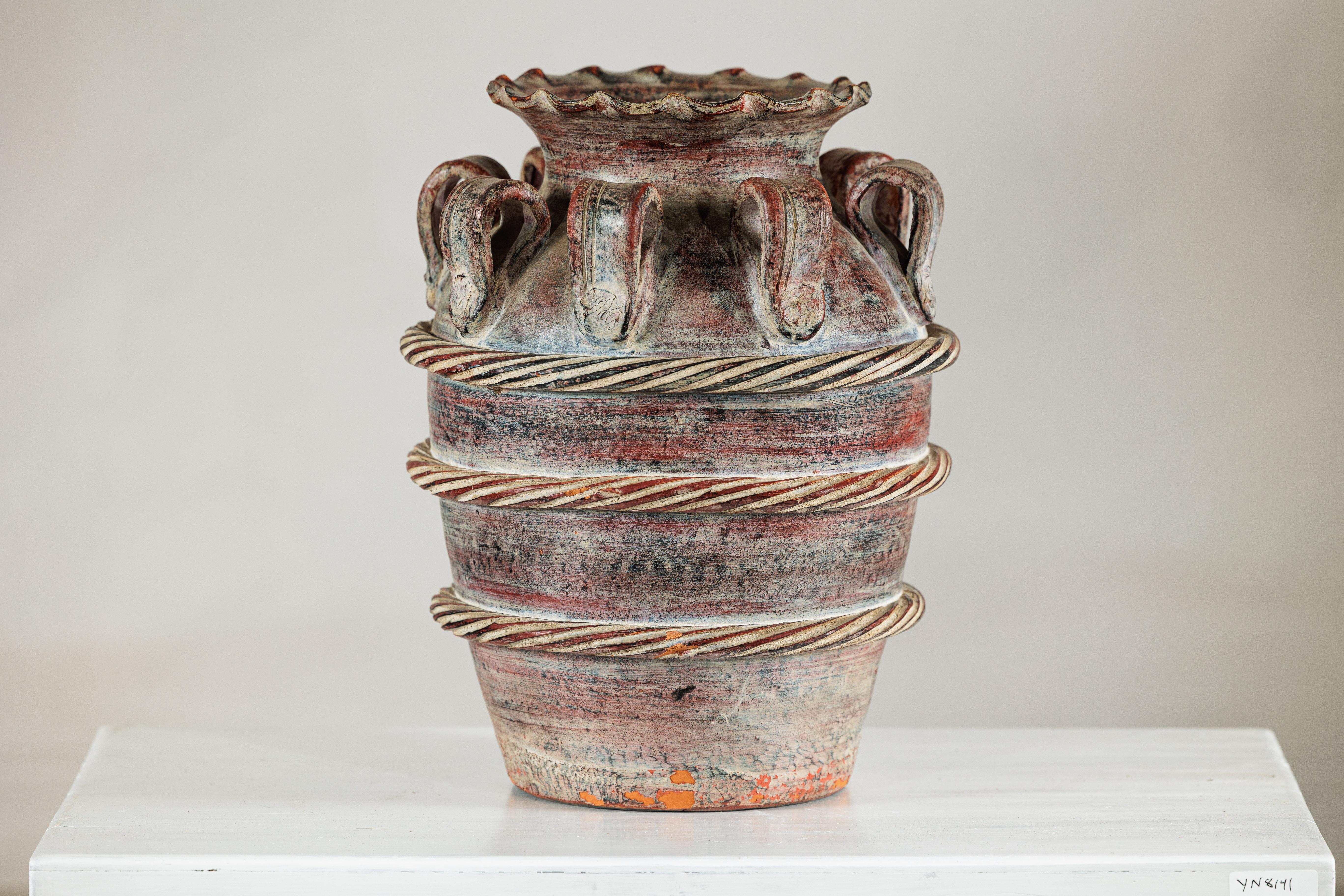 Smaltato Vaso d'acqua thailandese d'epoca con decorazione a corde, bordo smerlato e manici Looping in vendita