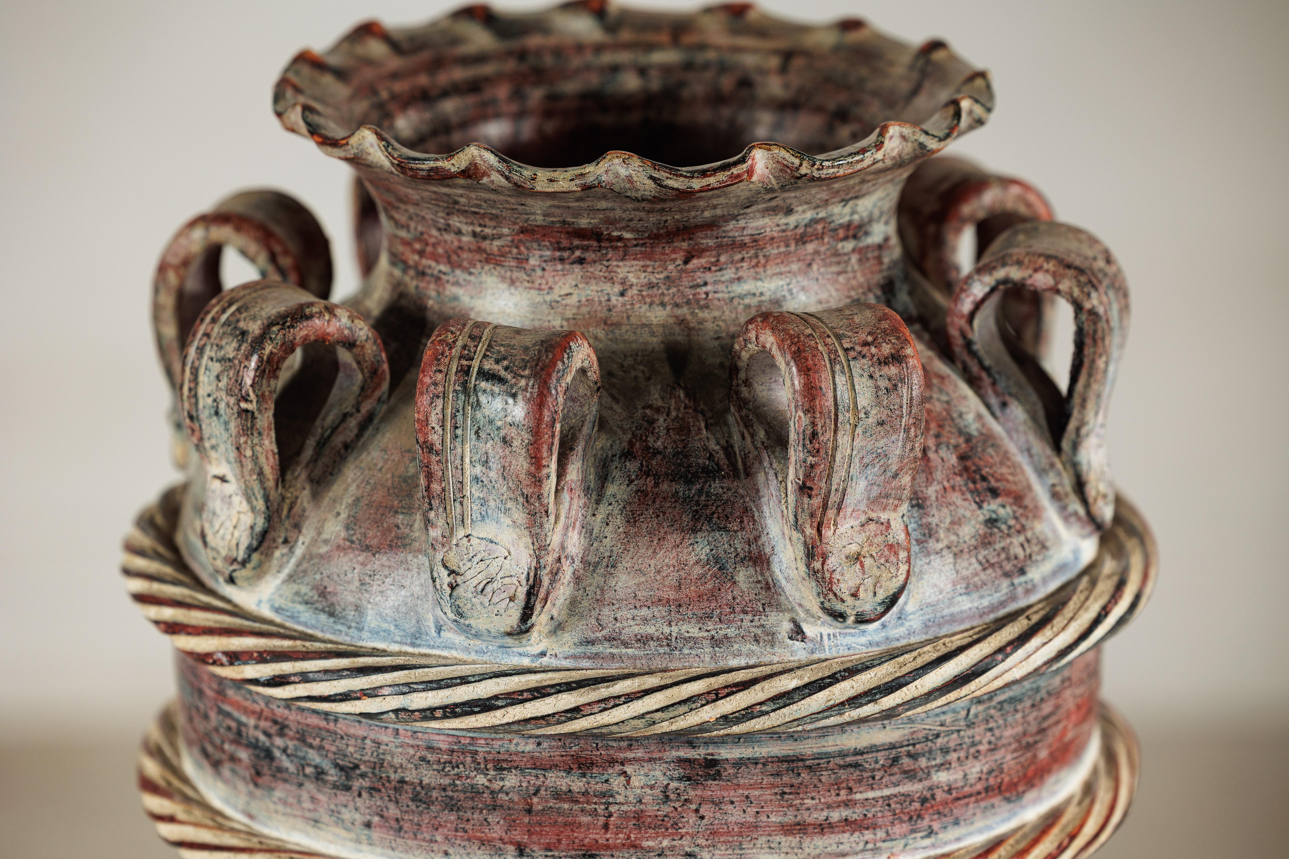 XX secolo Vaso d'acqua thailandese d'epoca con decorazione a corde, bordo smerlato e manici Looping in vendita