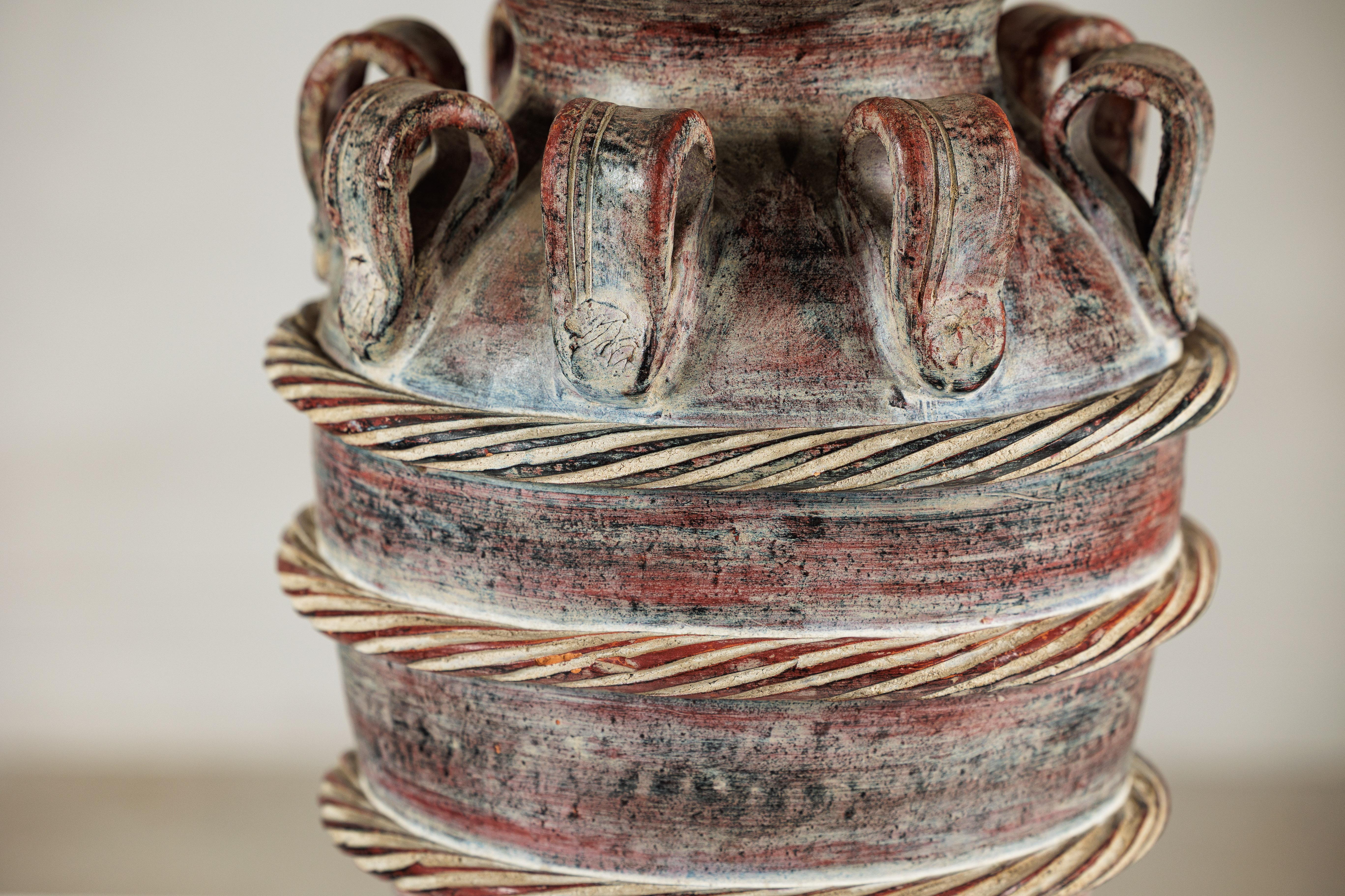 Ceramica Vaso d'acqua thailandese d'epoca con decorazione a corde, bordo smerlato e manici Looping in vendita