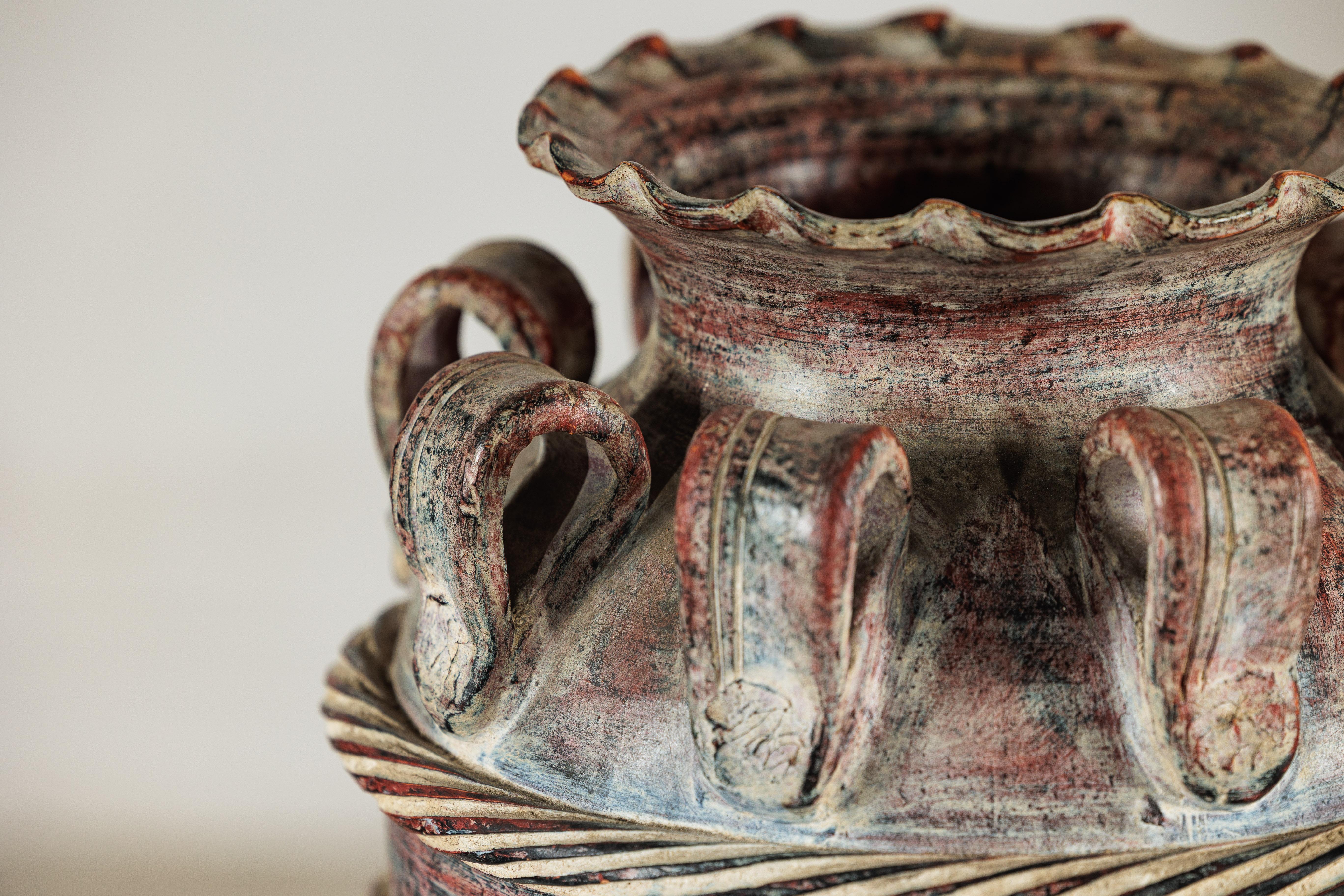 Vaso d'acqua thailandese d'epoca con decorazione a corde, bordo smerlato e manici Looping in vendita 2