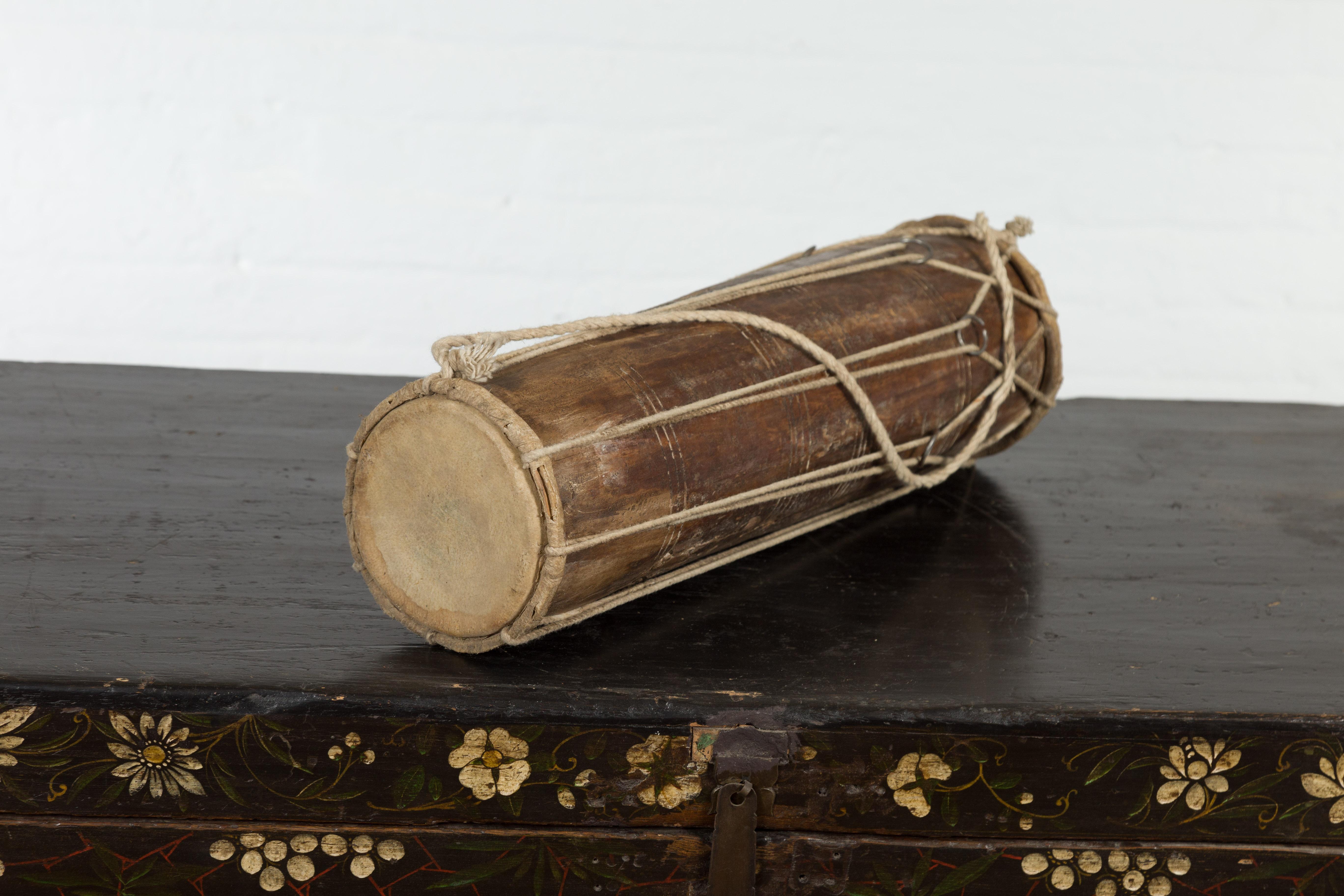 Vintage Thai Holz, Leder und Seil Klong Khaek Prozessions-Trommel mit zwei Köpfen im Angebot 7