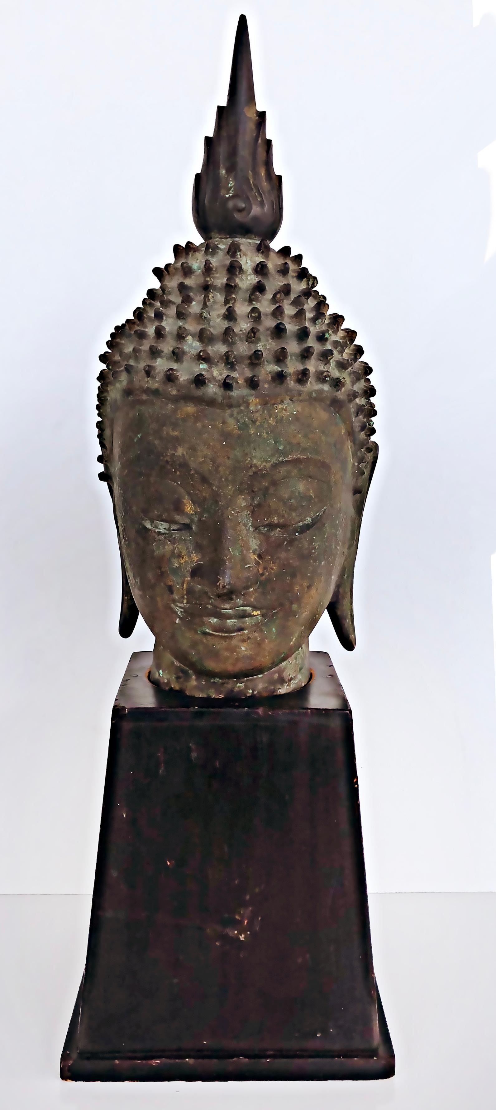 Vintage Thailand Bronze Buddha Sculpture on Plinth, Dark Green Patina For Sale 5