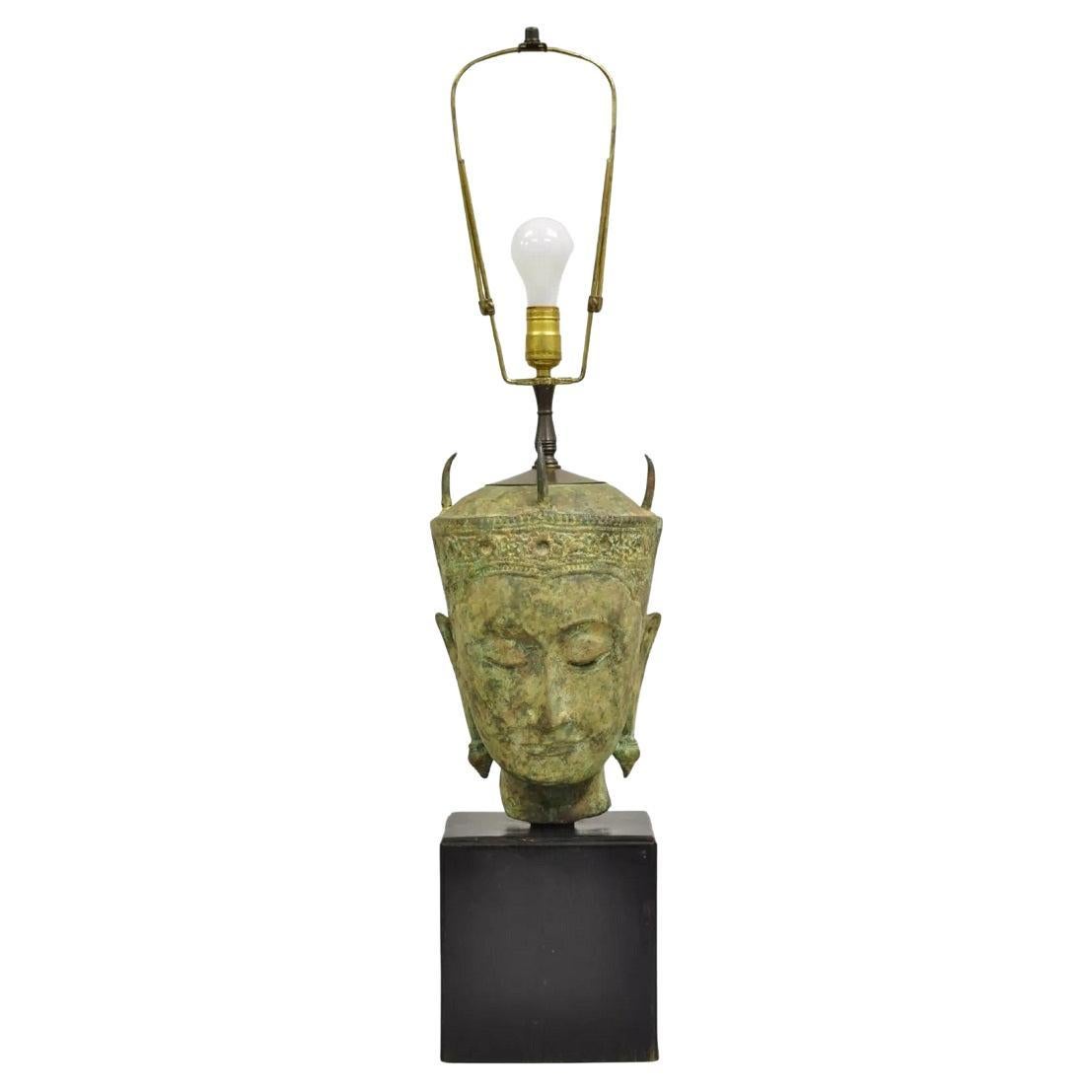 Vieille lampe de bureau Thanh Le Vietnam en bronze vert-de-gris avec buste de Bouddha Siamese