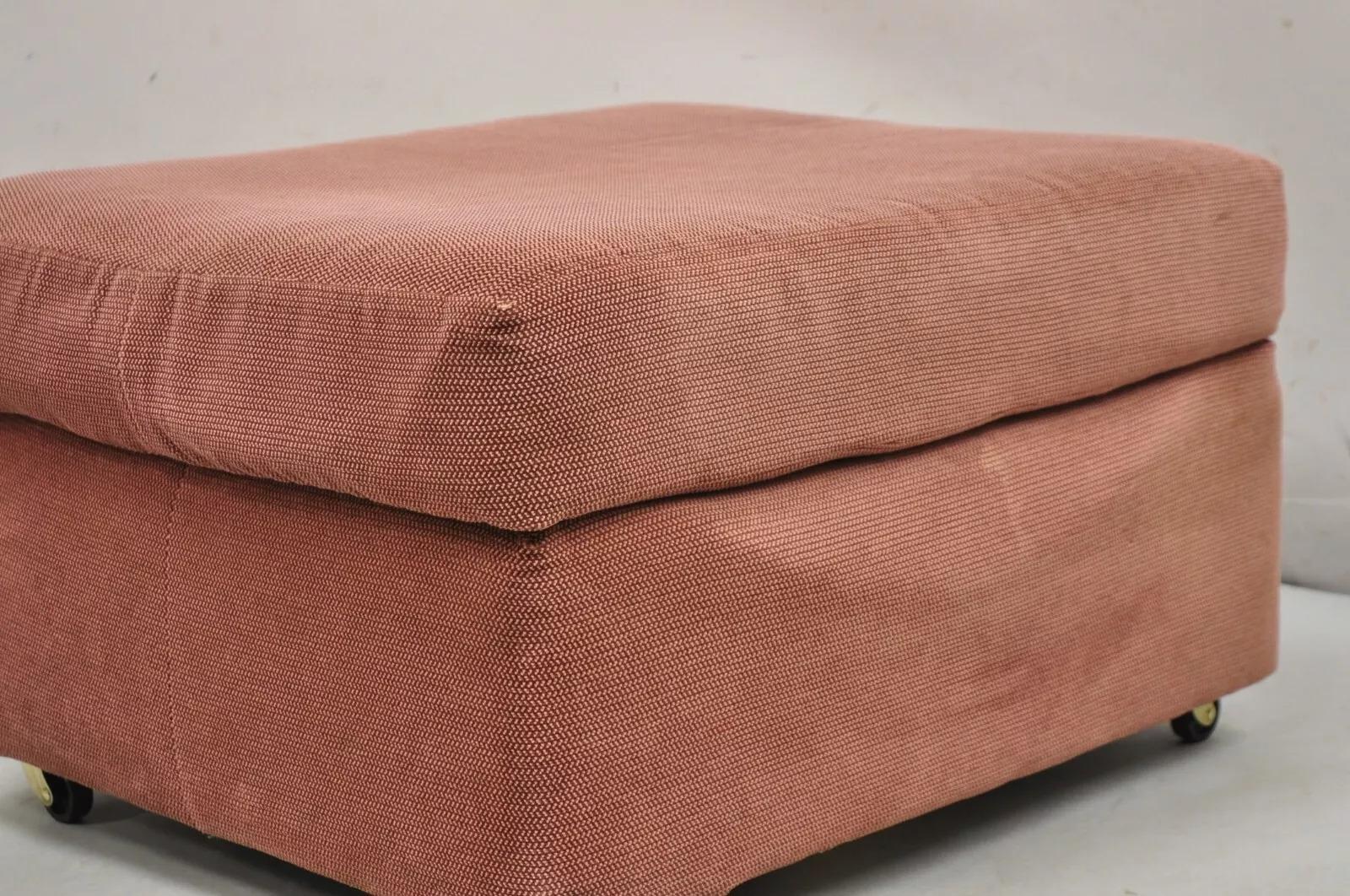 Tessuto Thayer Coggin Modern imbottito su ruote color malva, d'epoca in vendita