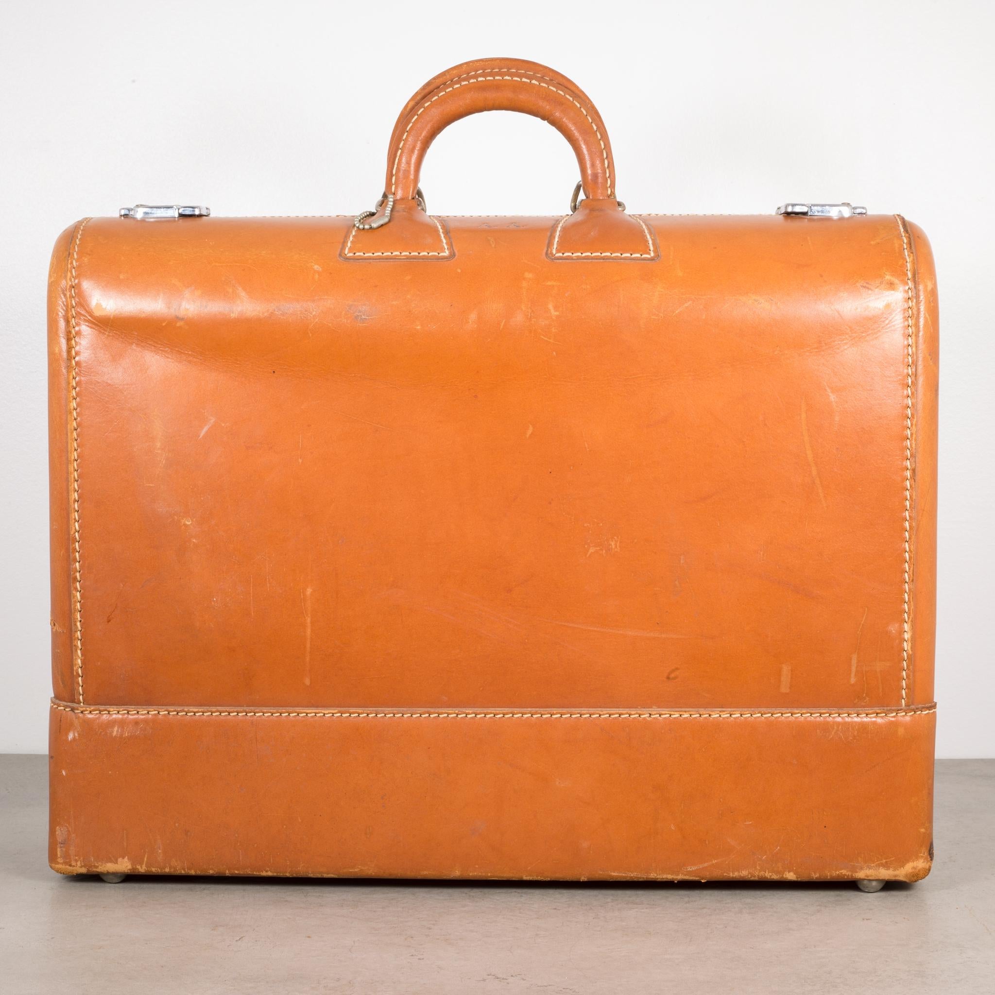 About

This vintage luggage named 