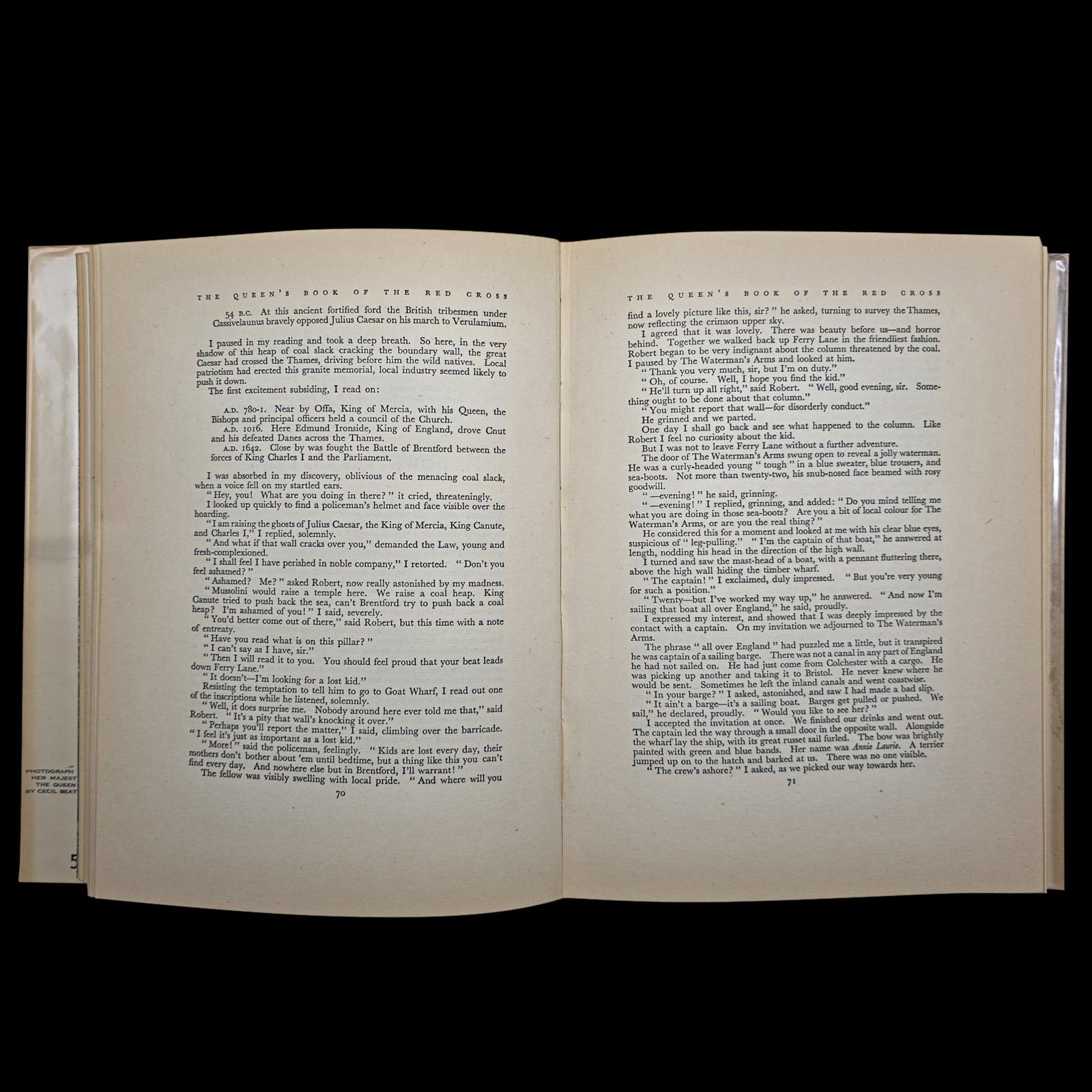 Vintage, The Queen's Book of the Red Cross, Königliche Geschichte, Erstausgabe, Zweiter Weltkrieg (Papier) im Angebot