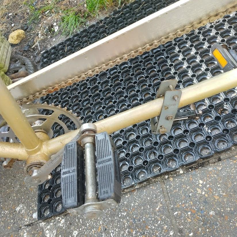 Vintage The Raleigh Gold/Red Tandem Steel Bicycle In Excellent Condition For Sale In London, GB