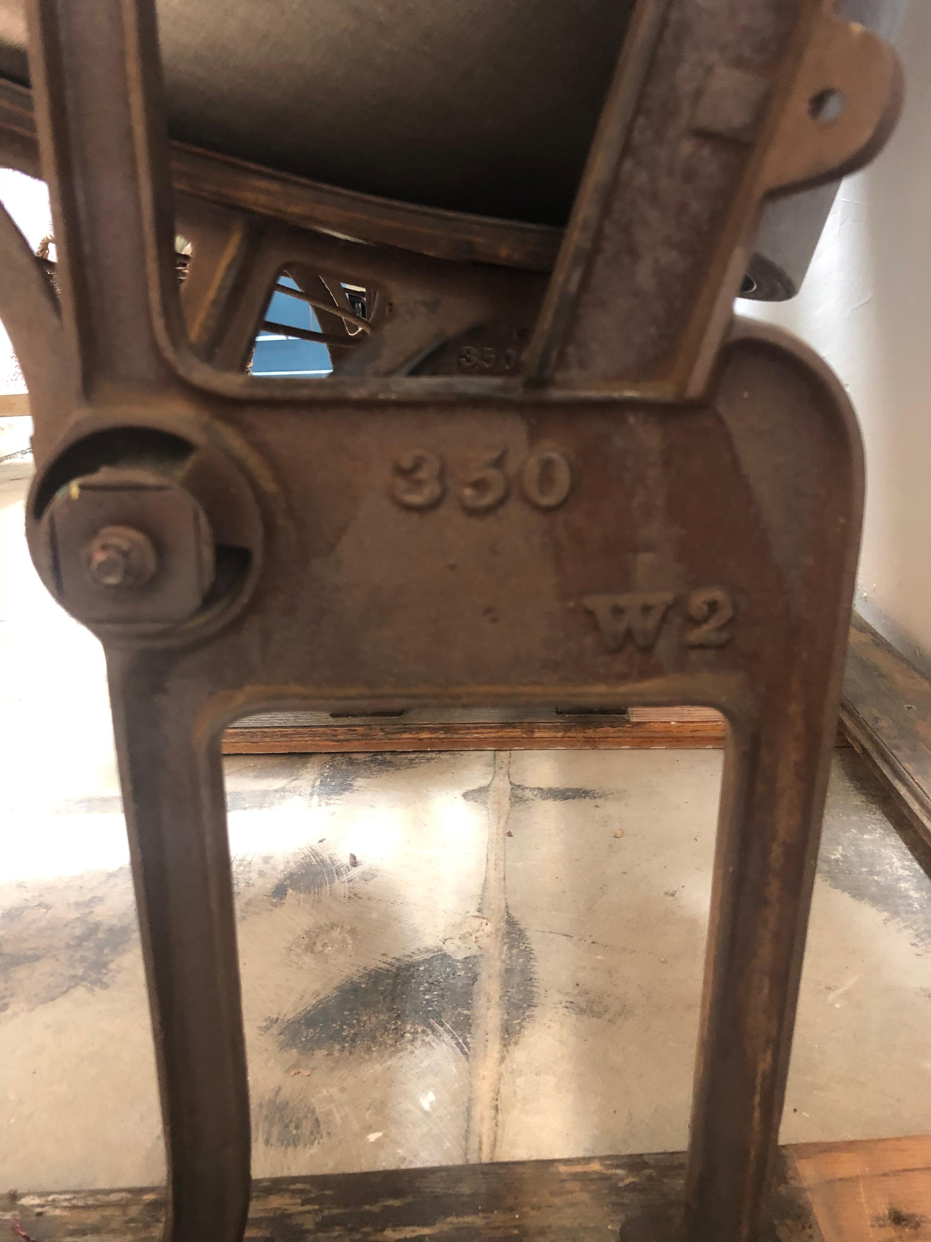 Unknown Vintage Theater Seats For Sale