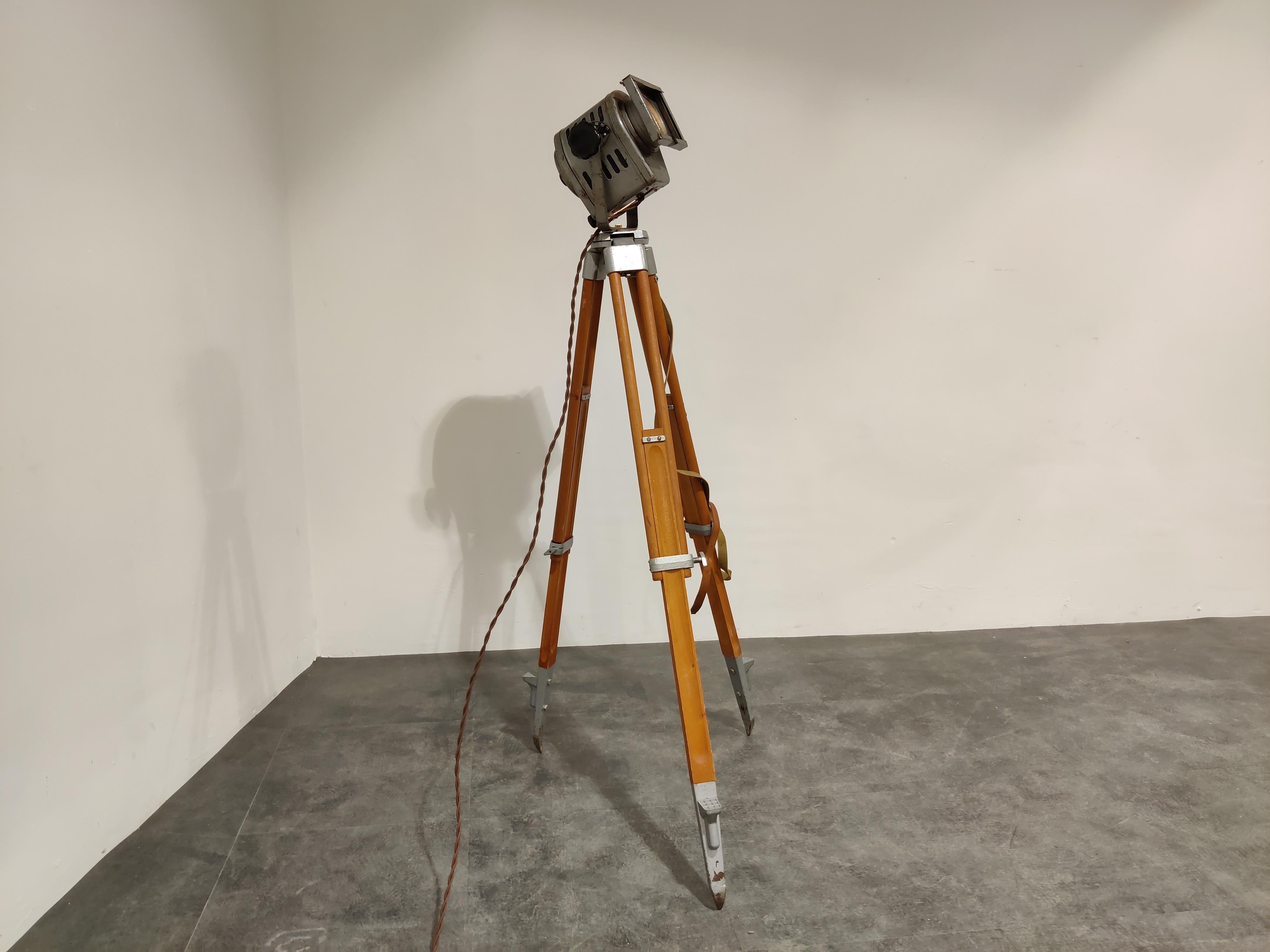 Vintage theater lamp on a wooden tripod.

This unique floor lamp looks great with modern day furniture, but will fit in perfectly in a vintage interior as well.

The height of the tripod is adjustable and the spot can be turned and set to shine