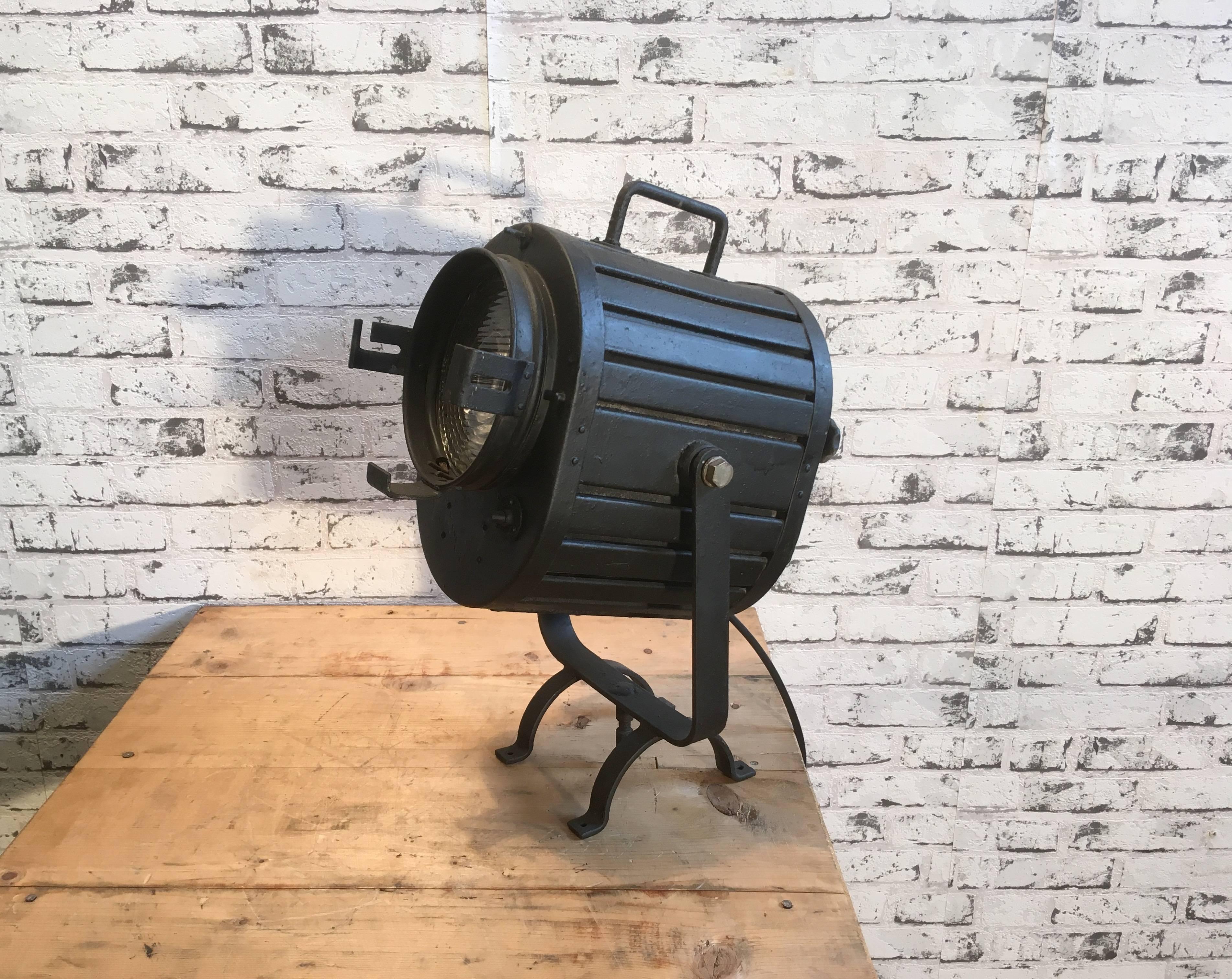 This original black theater spotlight originates from the 1960s. It was made in former Czechoslovakia and is in good vintage condition. The spot is ready to use. Has new porcelain socket E 27 and wire.
Weight: 5kg.