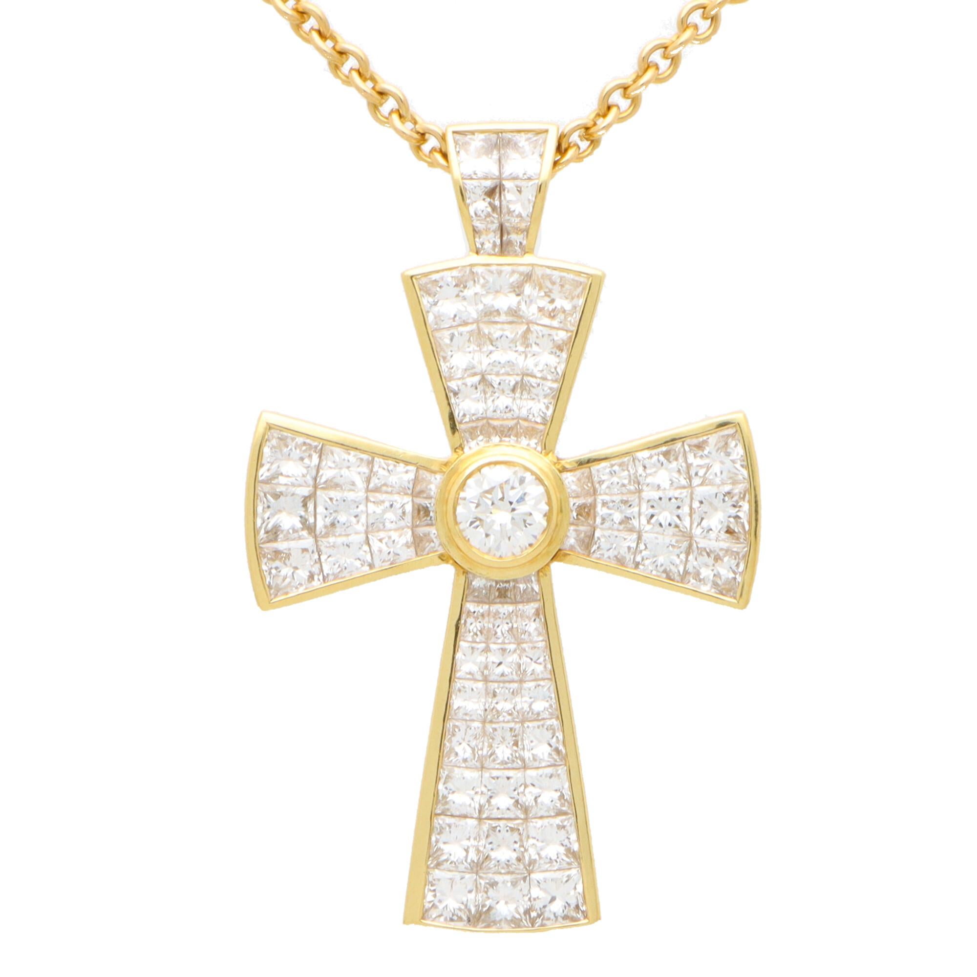 Vintage Theo Fennell Diamond Cross Pendant Set in 18k Yellow Gold In Good Condition In London, GB