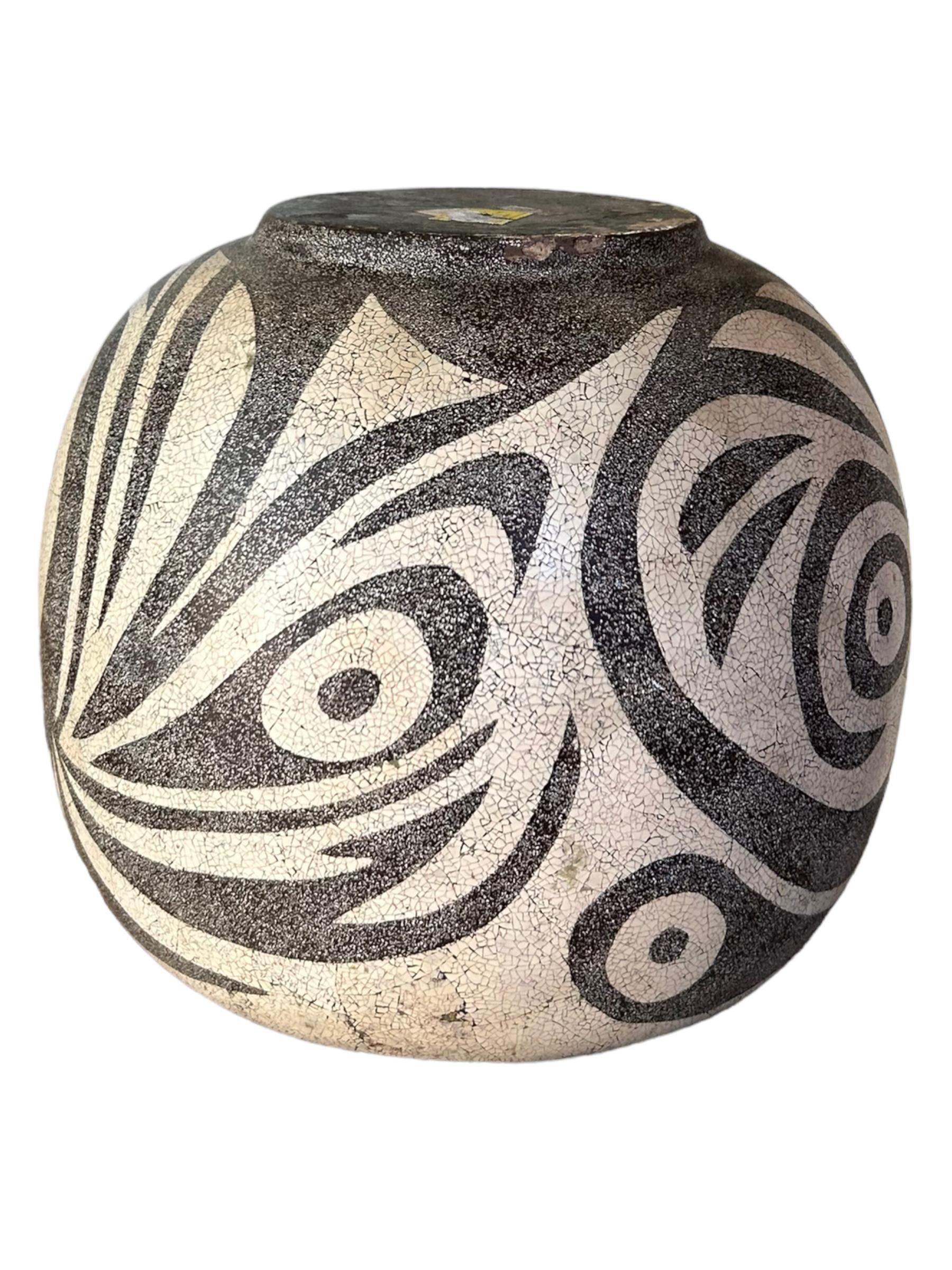 Vintage Theodore Alexander Contemporary Tribal Ceramic Pottery w/Wood Lid In Good Condition For Sale In Naples, FL