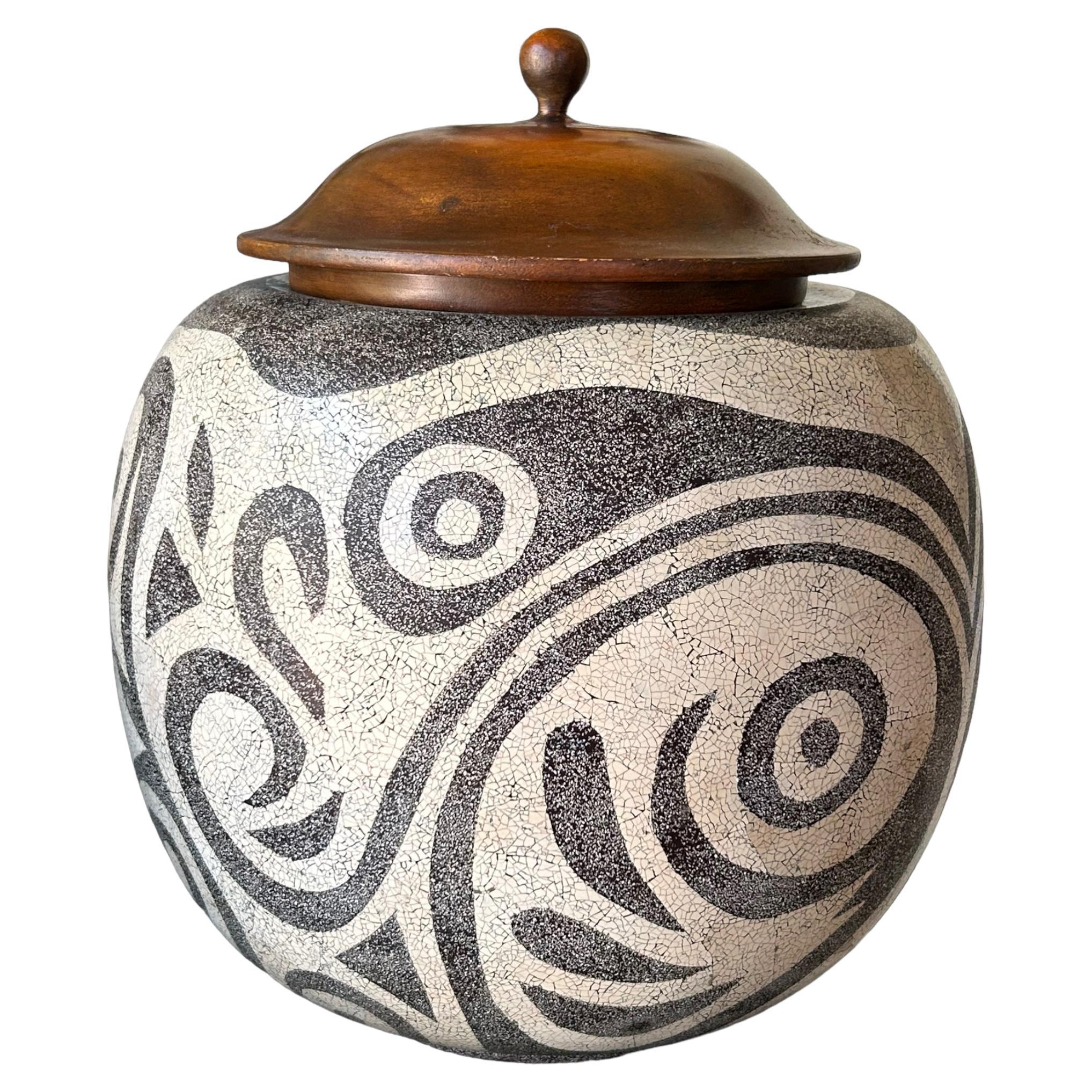 Vintage Theodore Alexander Contemporary Tribal Ceramic Pottery w/Wood Lid en vente