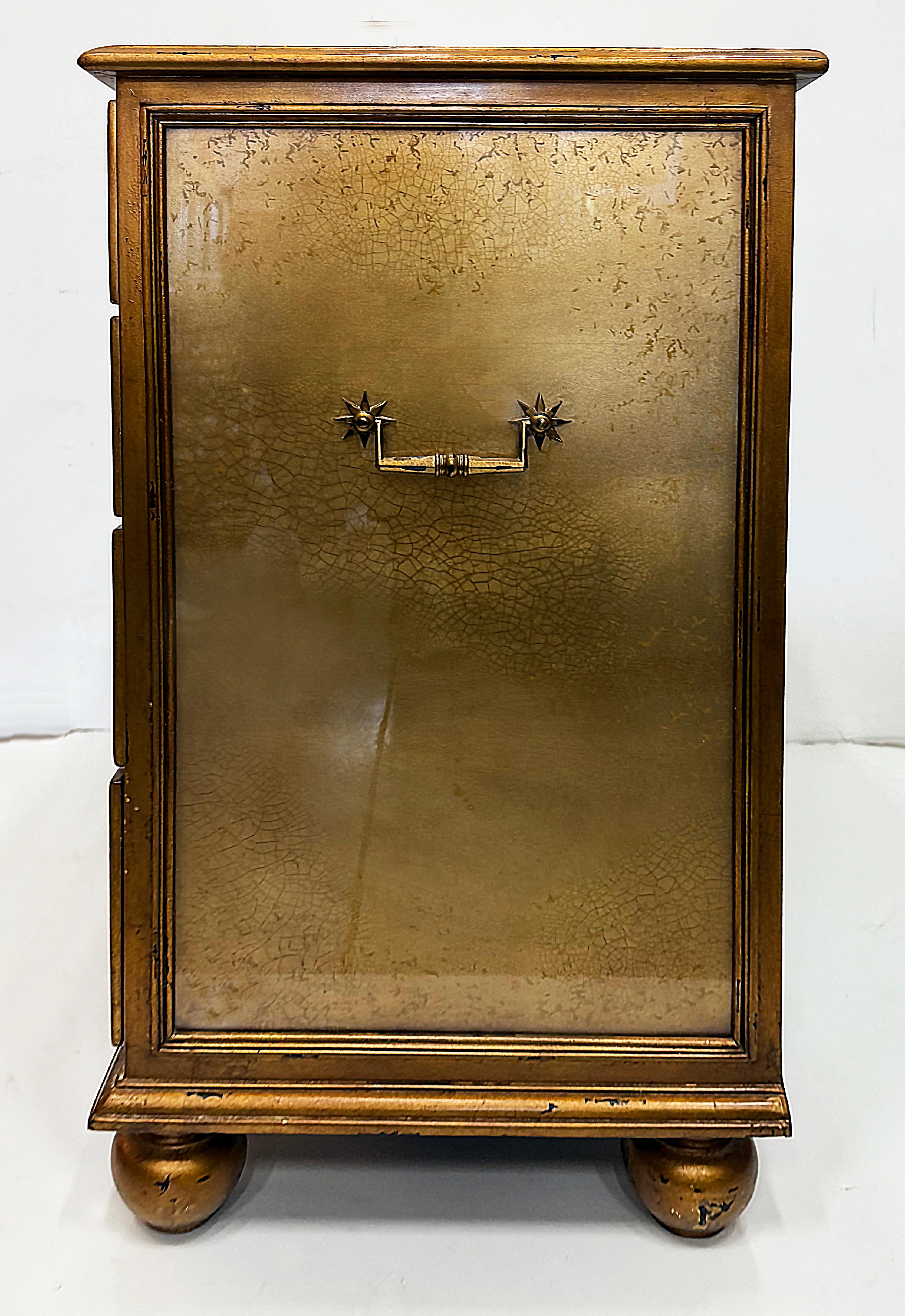 Pareja de cómodas vintage con espejo Theodore Alexander Eglomise en venta 1