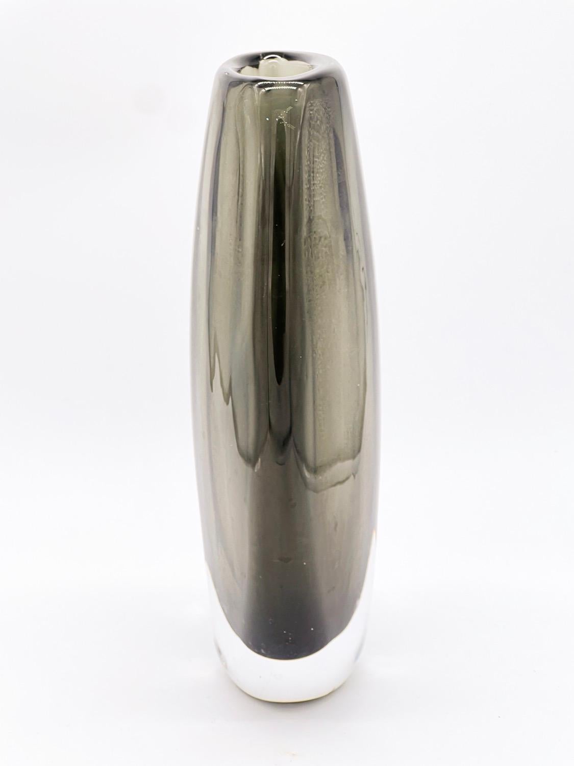 Having started its activities in the late 1800s, and being still active today after an acquisition from Royal Denmark, Orrefors is one of the oldest surviving glassmakers in Sweden and possibly in the whole world. With style and quality that fear no