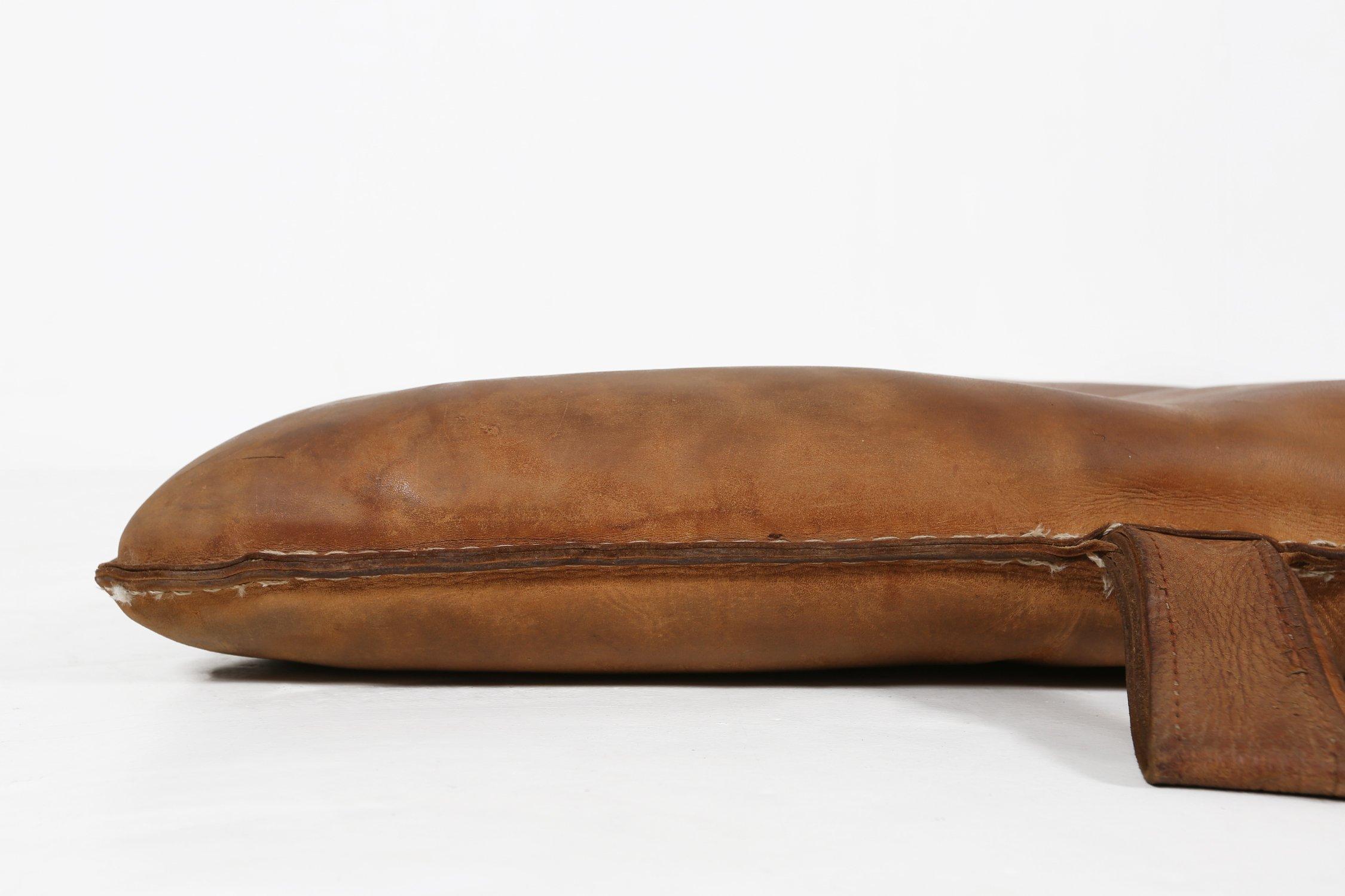 Mat de salle de sport vintage en cuir épais, Belgique, années 1930 en vente 3
