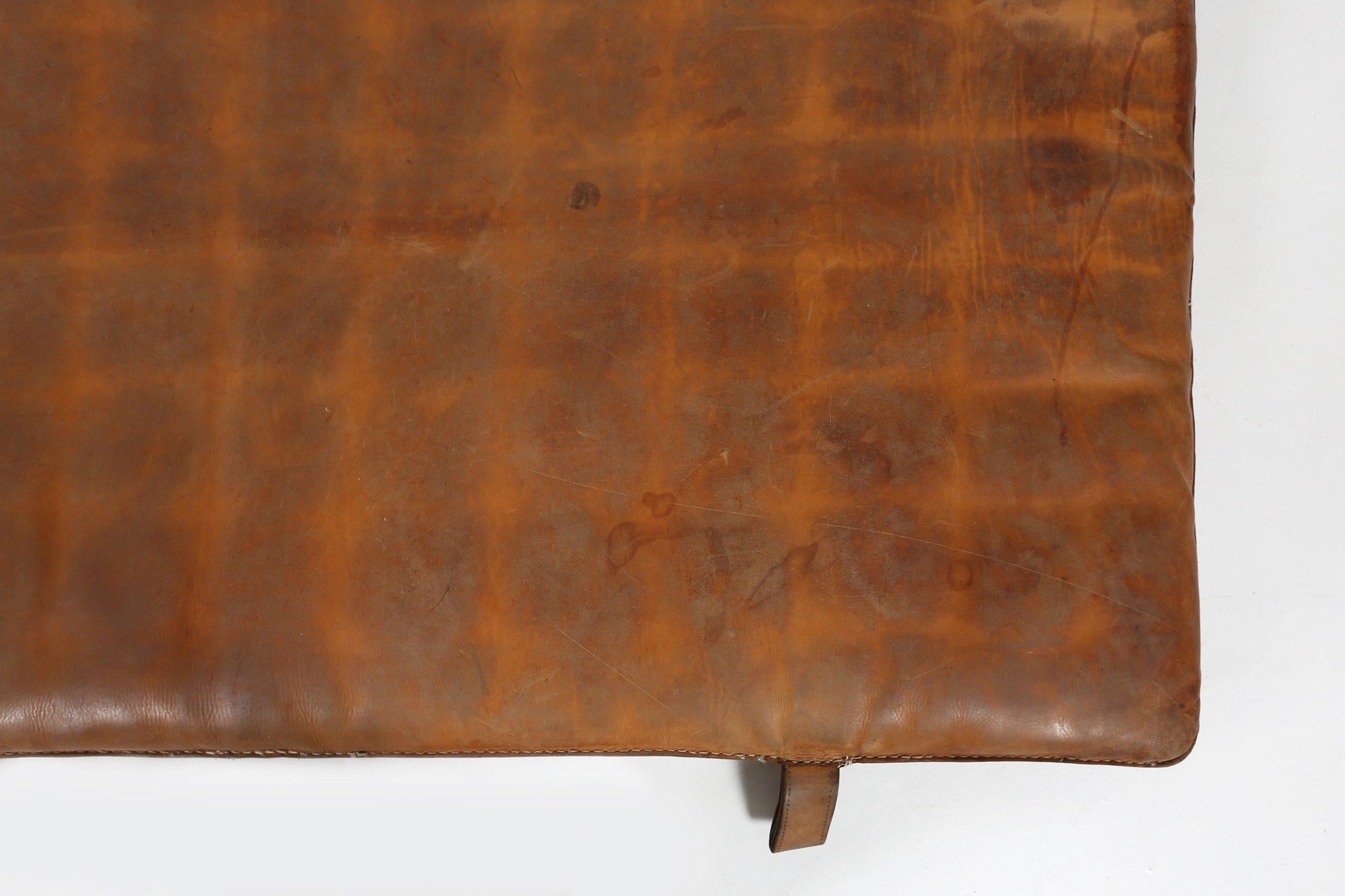 Mat de salle de sport vintage en cuir épais, Belgique, années 1930 Bon état - En vente à Meulebeke, BE