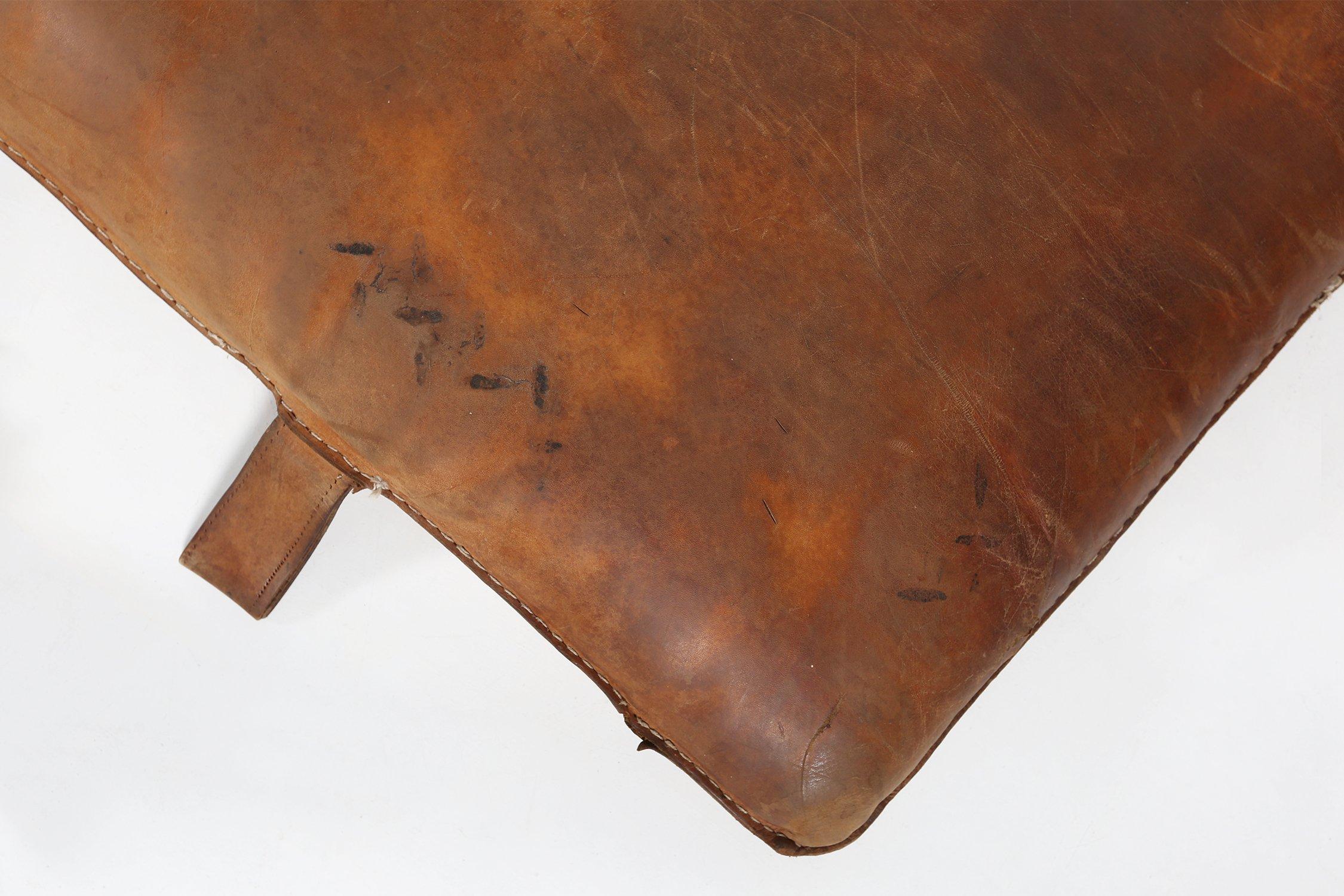 Mat de salle de sport vintage en cuir épais, Belgique, années 1930 en vente 1