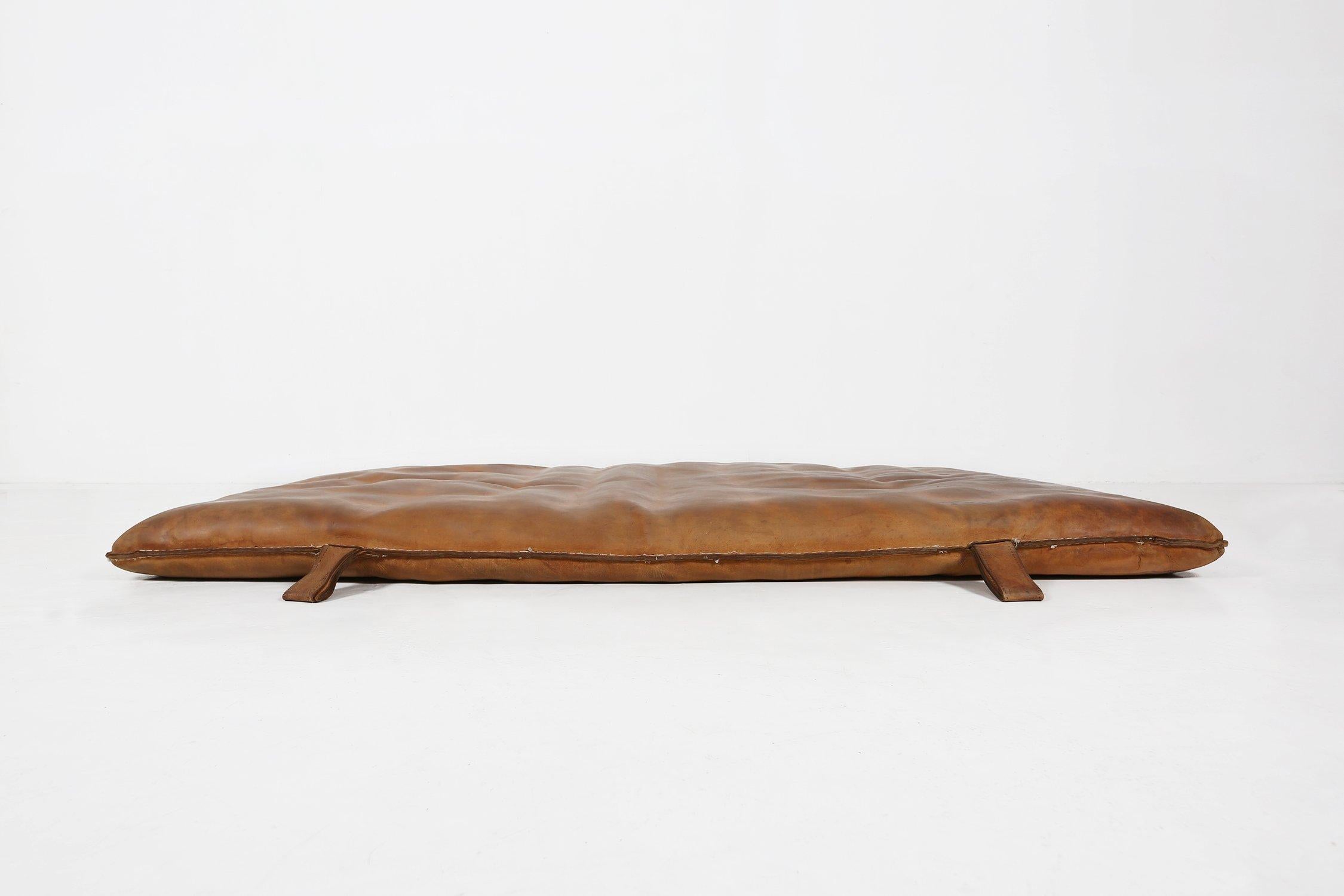 Mat de salle de sport vintage en cuir épais, Belgique, années 1930 en vente 2