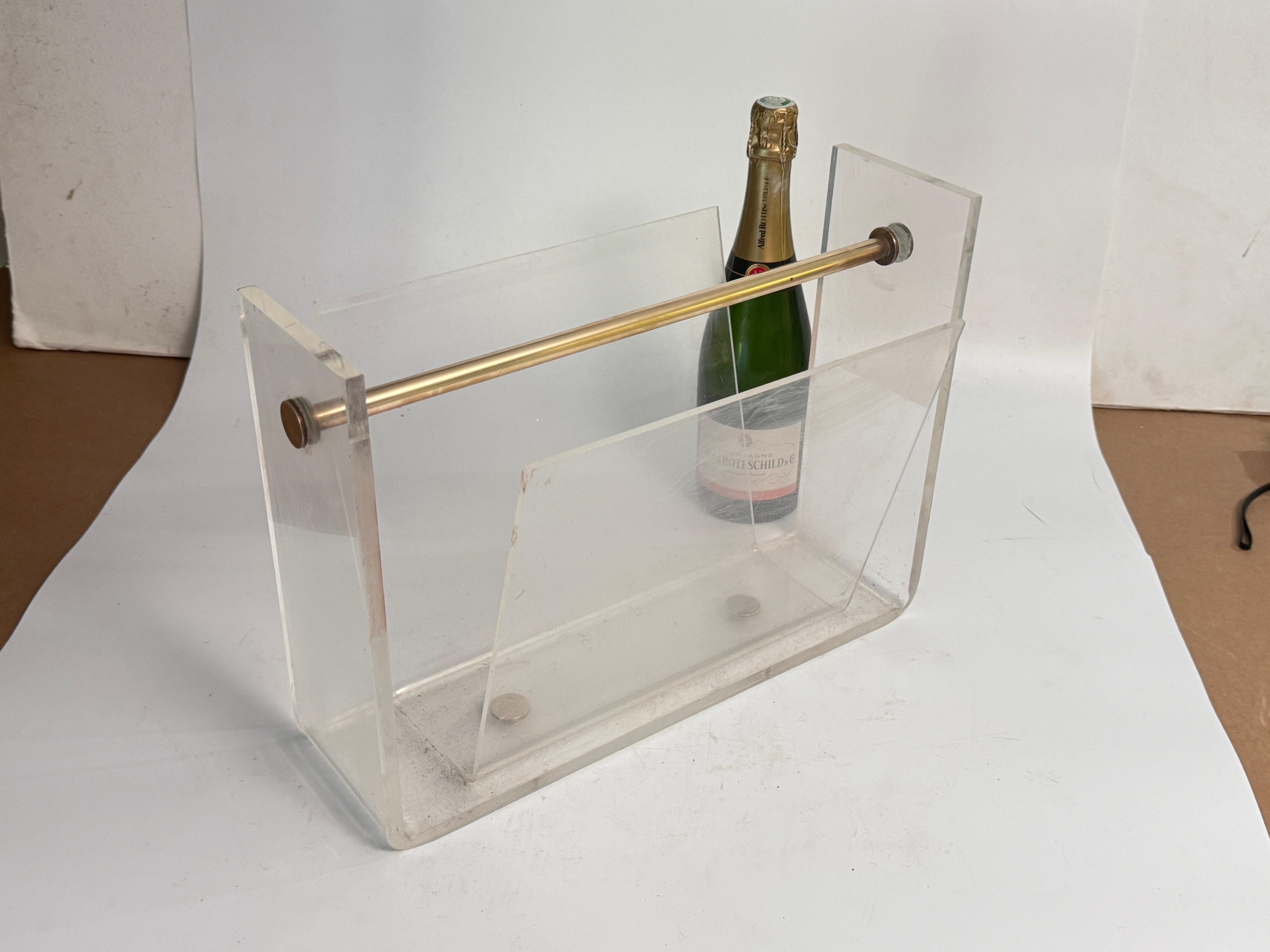 A French midcentury magazine holder from the 1970s, with Chromed Steel divider, for two compartments to store books or magazines. Luxury accessory for any modern interior or office.
In good condition with nice patina on the steel pieces.
The Lucite,