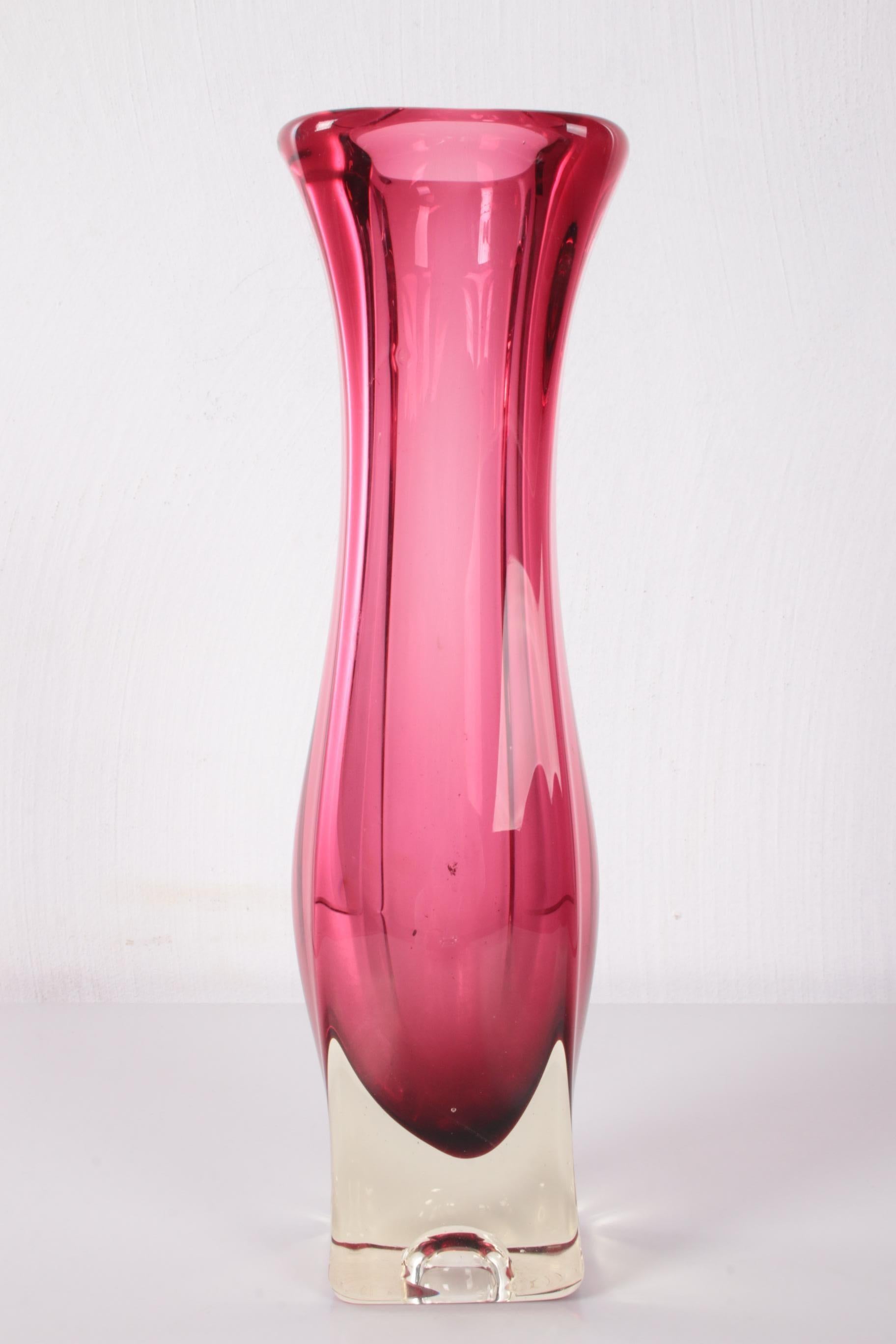 Vintage thick square vase made in the 60s


Pink crystal vase.

Handmade piece made in Belgium in the 60s.

Beautiful pink intended as a vase but is also such a beautiful specimen.