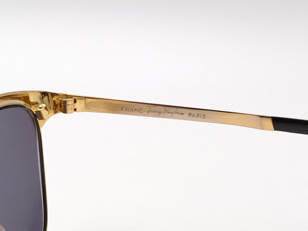 Lunettes de soleil vintage Thierry Mugler 25 711 Brown Lenses Medium Size 1980's Paris Sunglasses Unisexe en vente