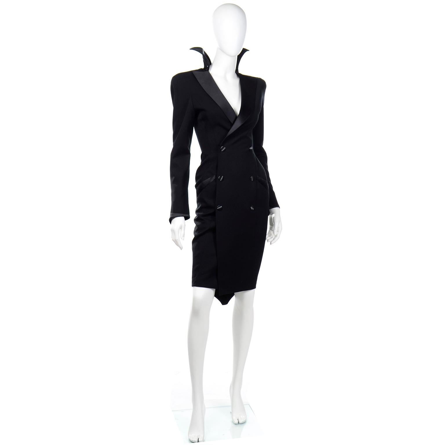 Thierry Mugler Schwarzes Abendkleid oder Abendmantel mit Pop-up-Kragen im Zustand „Hervorragend“ in Portland, OR