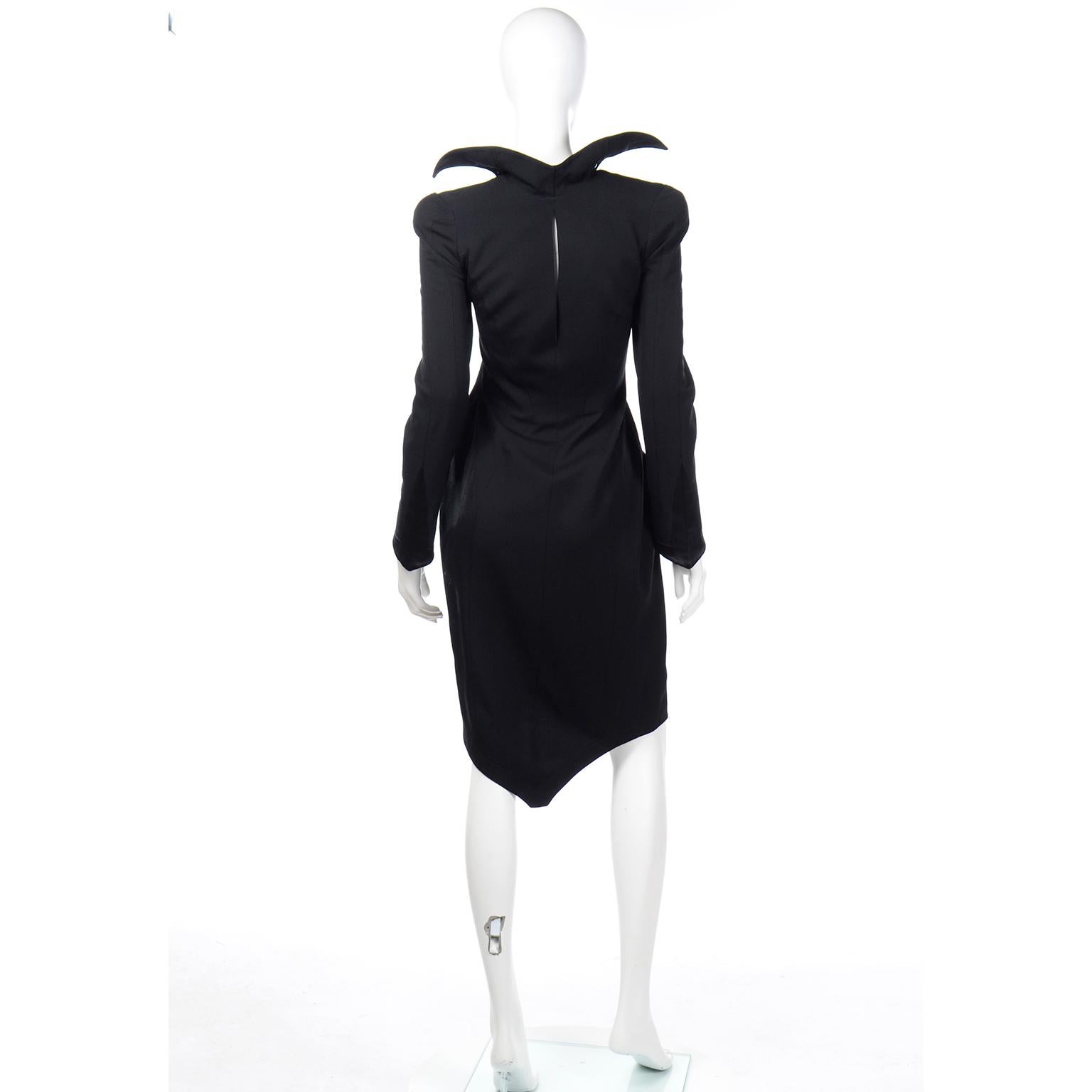 Thierry Mugler Schwarzes Abendkleid oder Abendmantel mit Pop-up-Kragen Damen