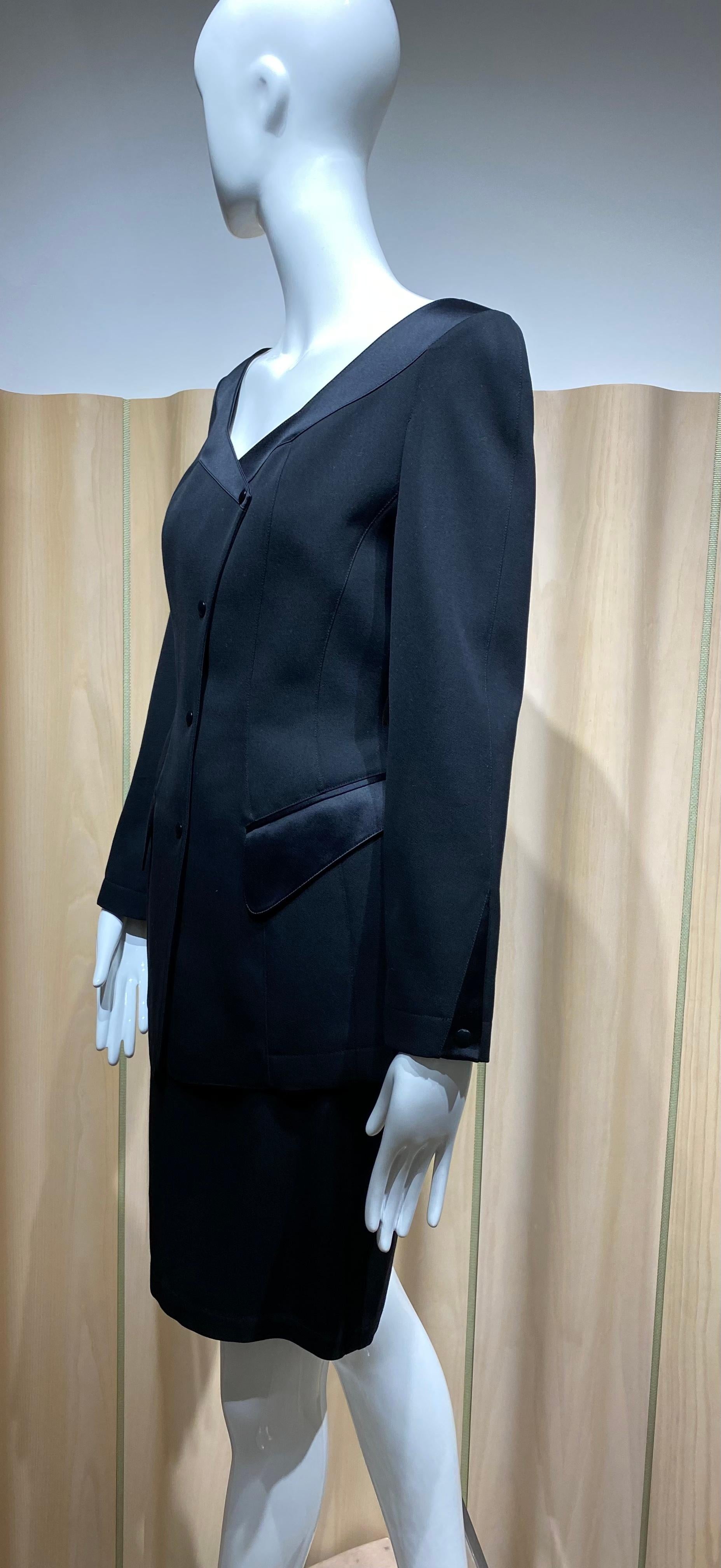 Vintage Thierry Mugler  Tailleur veste péplum ajusté noir Pour femmes en vente