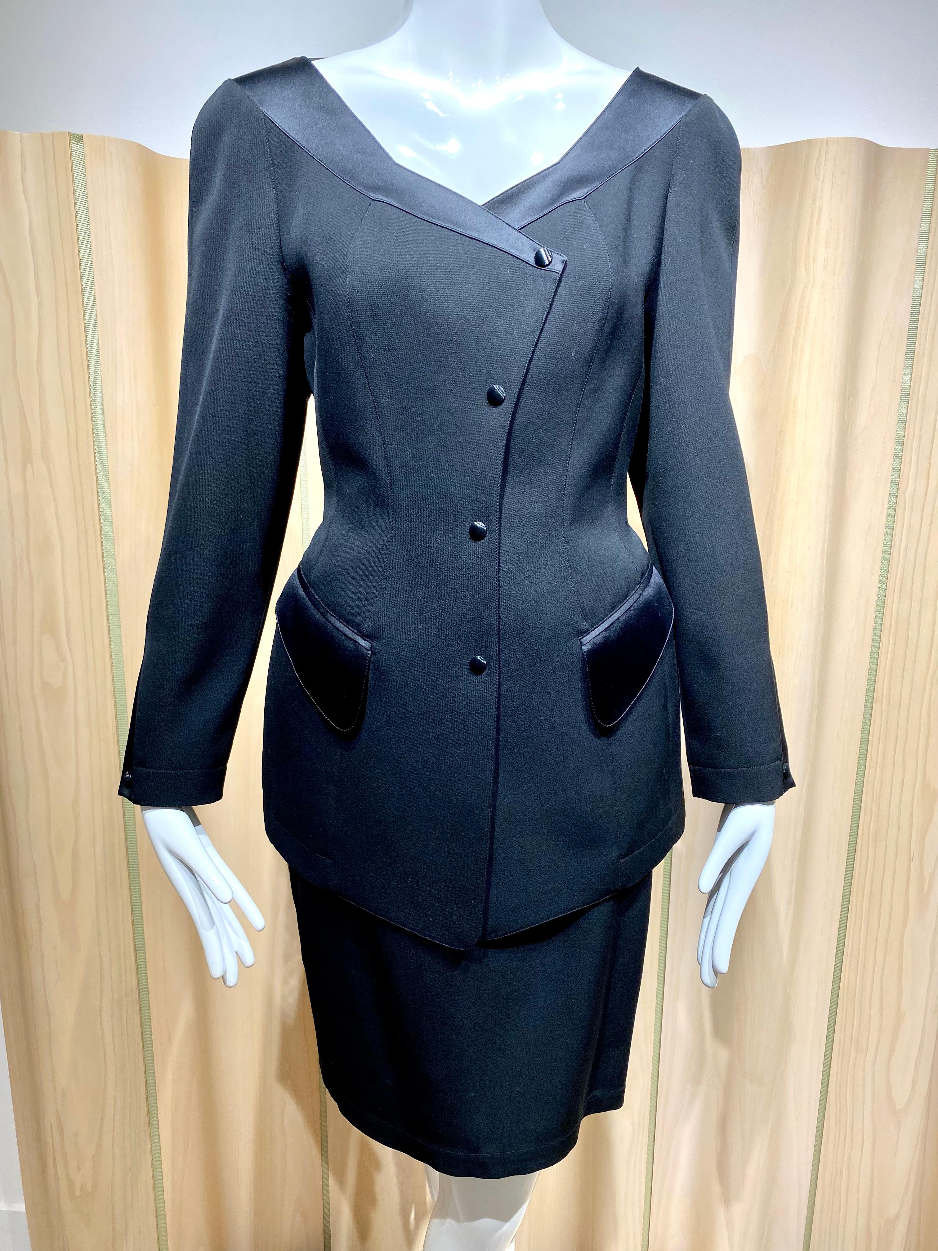 Vintage Thierry Mugler  Black Fitted Peplum Jacket suit In Good Condition For Sale In Beverly Hills, CA