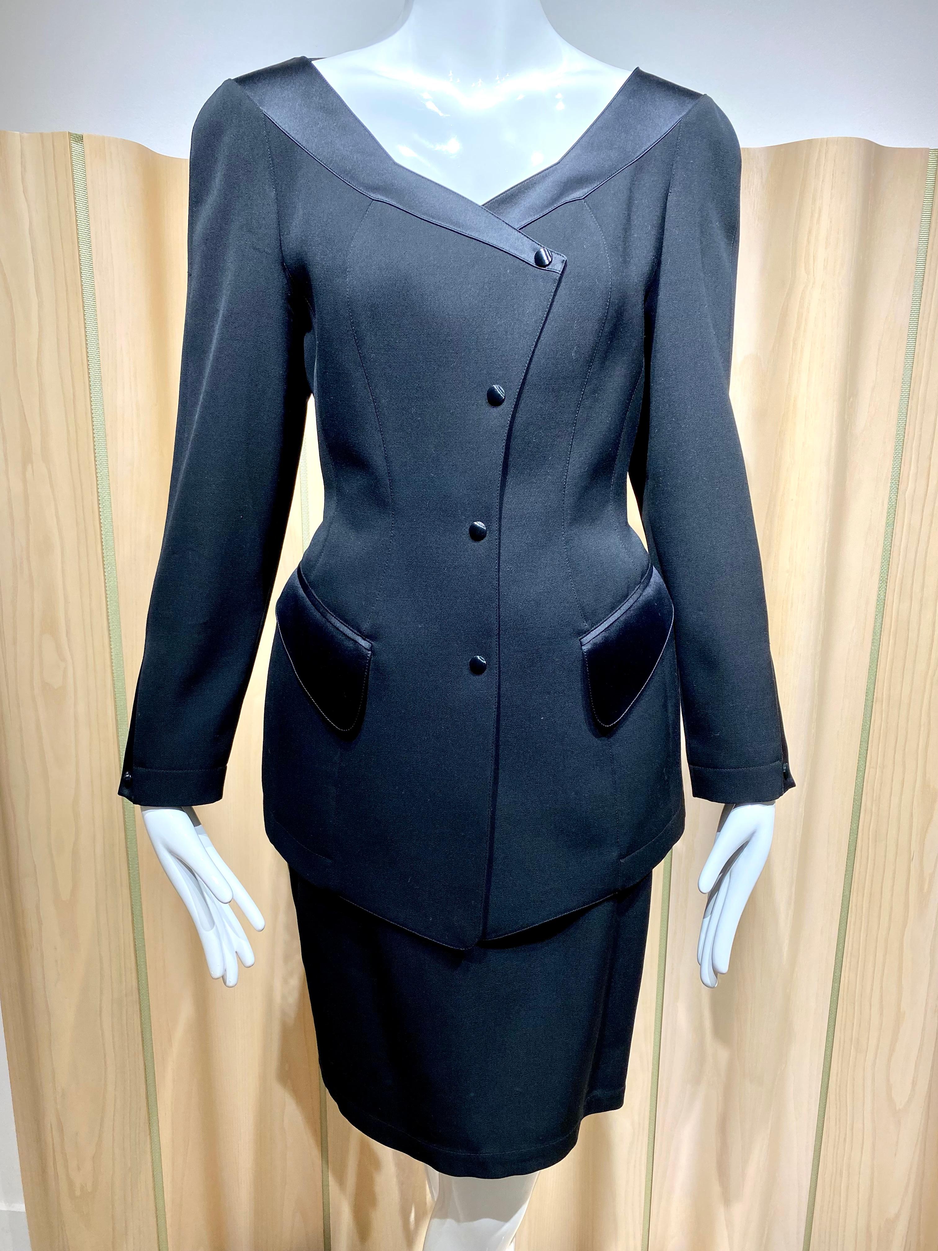 1990snThierry Mugler  Black Fitted Peplum Jacket suit In Good Condition For Sale In Beverly Hills, CA