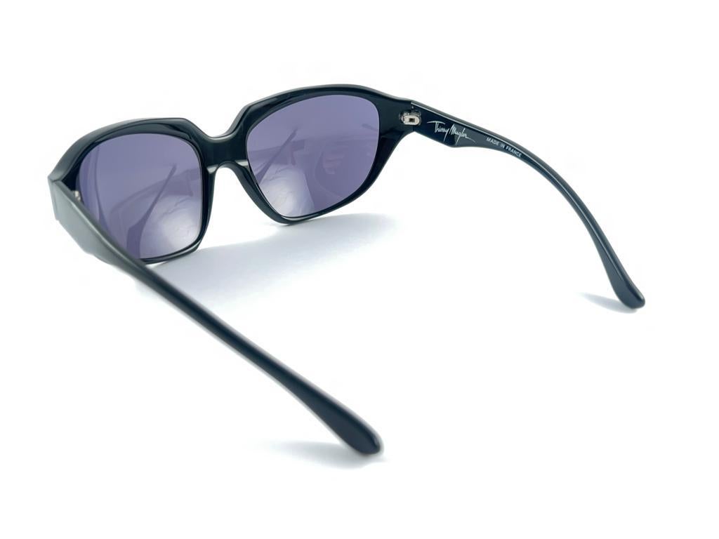 Vintage Thierry Mugler Black & White Bug Eye Medium Size 1980's Paris Sunglasses For Sale 3