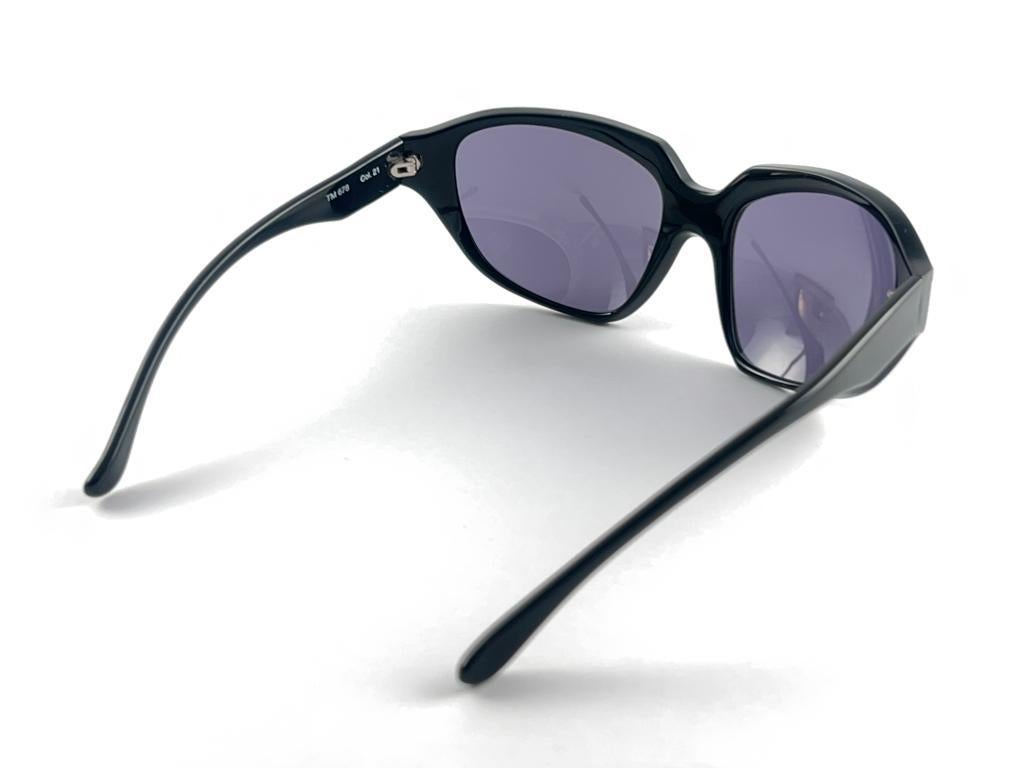 Vintage Thierry Mugler Black & White Bug Eye Medium Size 1980's Paris Sunglasses For Sale 4