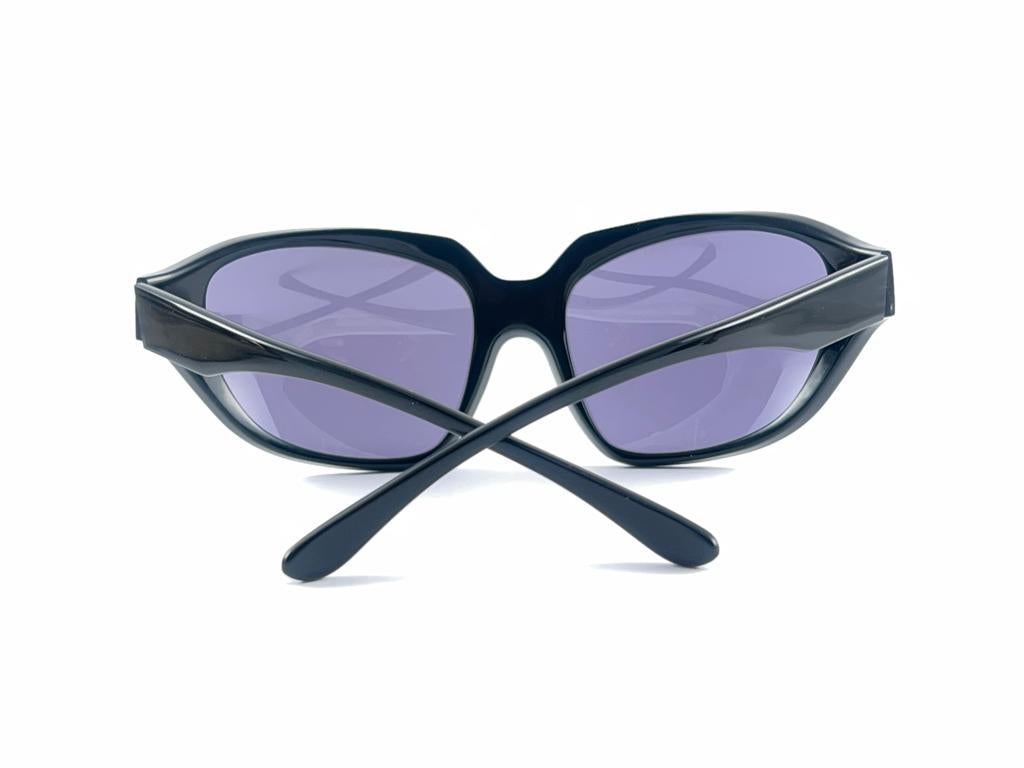 Vintage Thierry Mugler Black & White Bug Eye Medium Size 1980's Paris Sunglasses For Sale 5