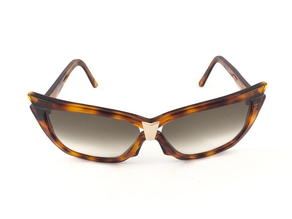 Vintage Thierry Mugler Clichy Tortoise Cat Eye Medium 1980's Paris Sunglasses For Sale 6