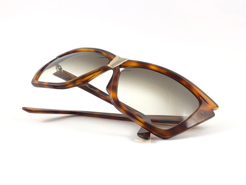 Brown Vintage Thierry Mugler Clichy Tortoise Cat Eye Medium 1980's Paris Sunglasses For Sale