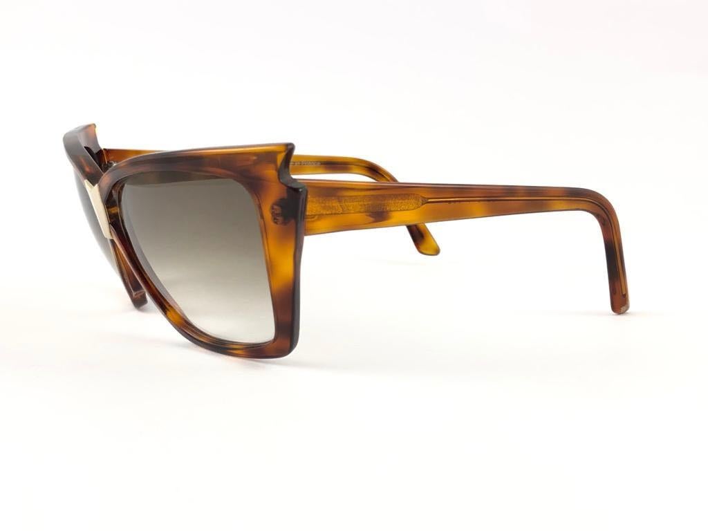 Vintage Thierry Mugler Clichy Tortoise Cat Eye Medium 1980's Paris Sunglasses In New Condition For Sale In Baleares, Baleares